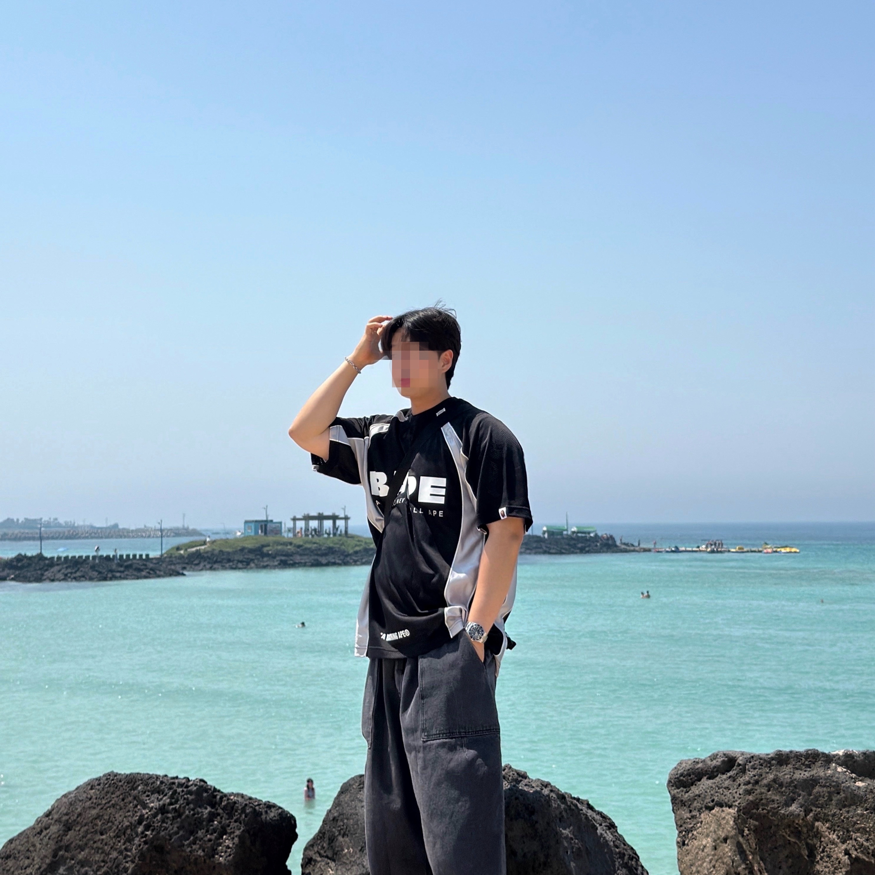 BAPE Solid Camo Jacquard Multilogo Relaxed Fit Football Jersey Black, Tudor Black Bay 54 MT5400 Steel Bracelet Black 착용 스타일
