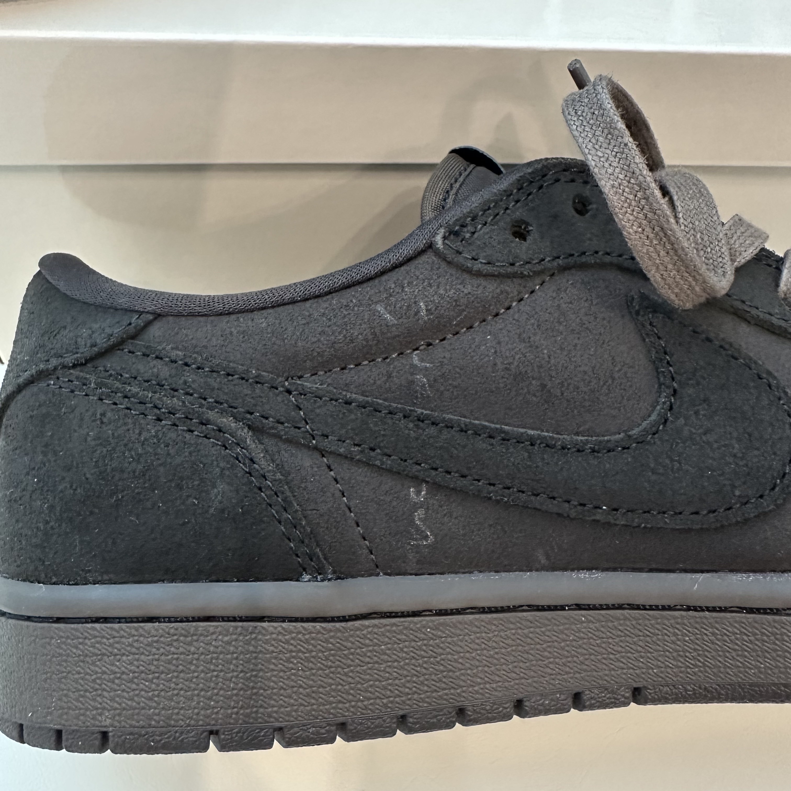 Jordan 1 x Travis Scott Retro Low OG SP Velvet Brown and Dark Mocha 착용 스타일 - 4