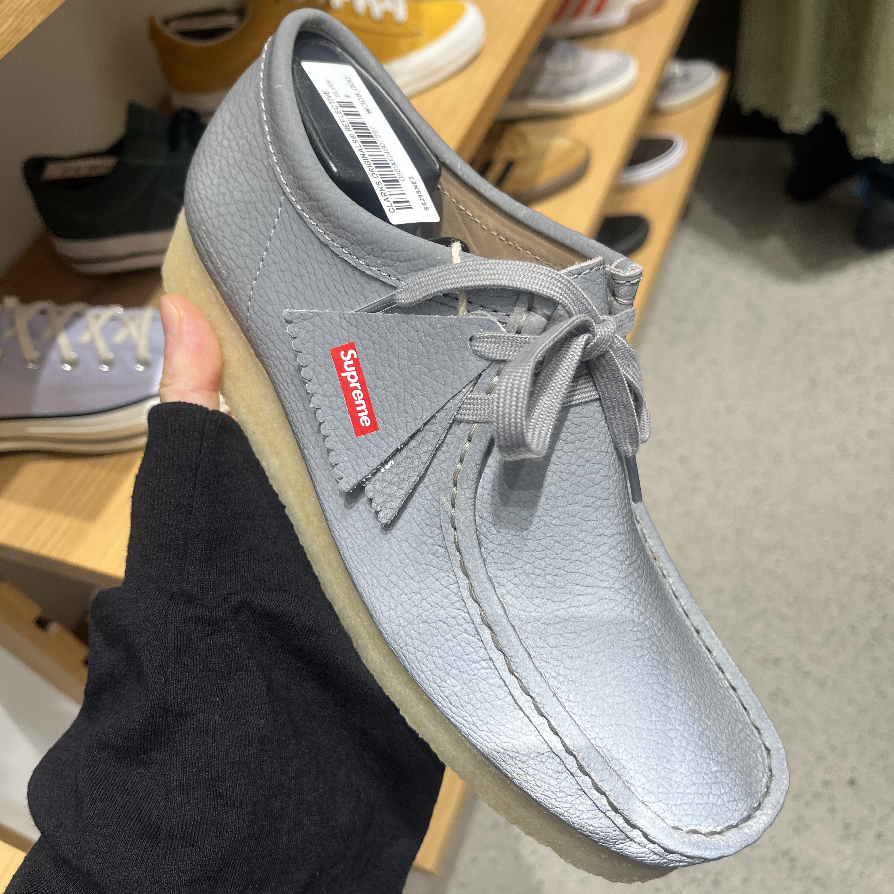 Clarks x Supreme Reflective Wallabee Silver - 25SS 착용 스타일