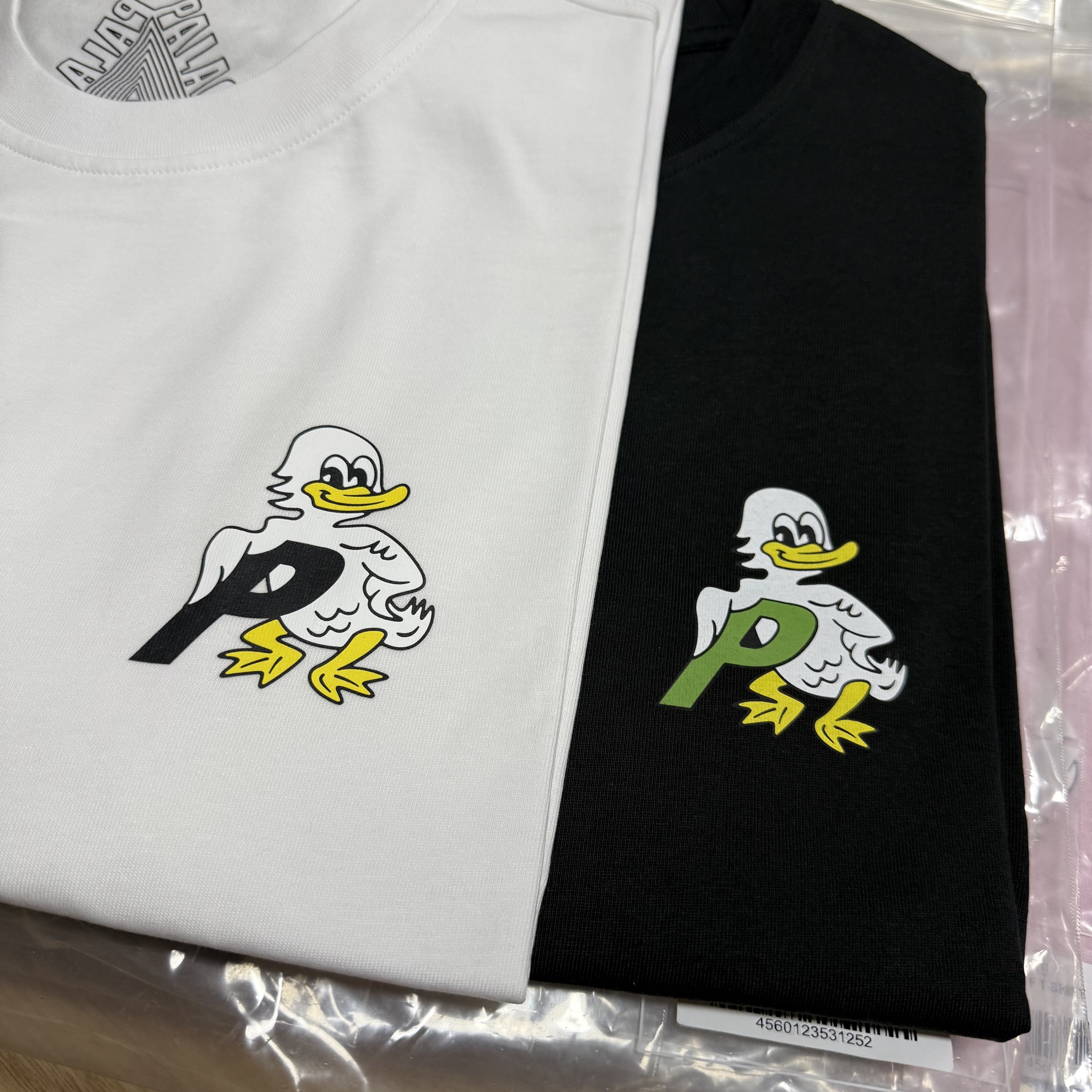 Palace Duck Off T-Shirt Black - 25SS, Palace Duck Off T-Shirt White - 25SS 착용 스타일