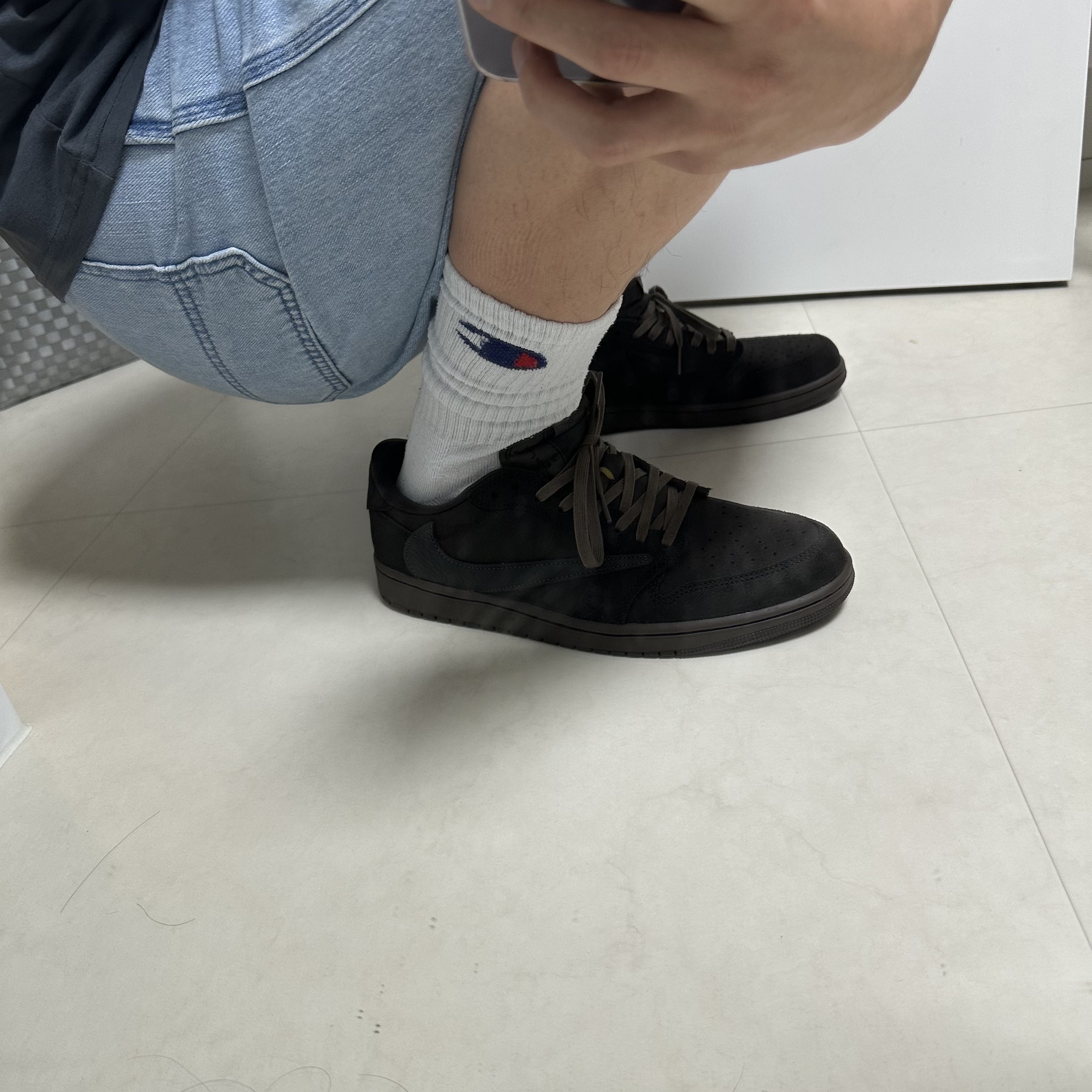 Jordan 1 x Travis Scott Retro Low OG SP Velvet Brown and Dark Mocha 착용 스타일 - 9