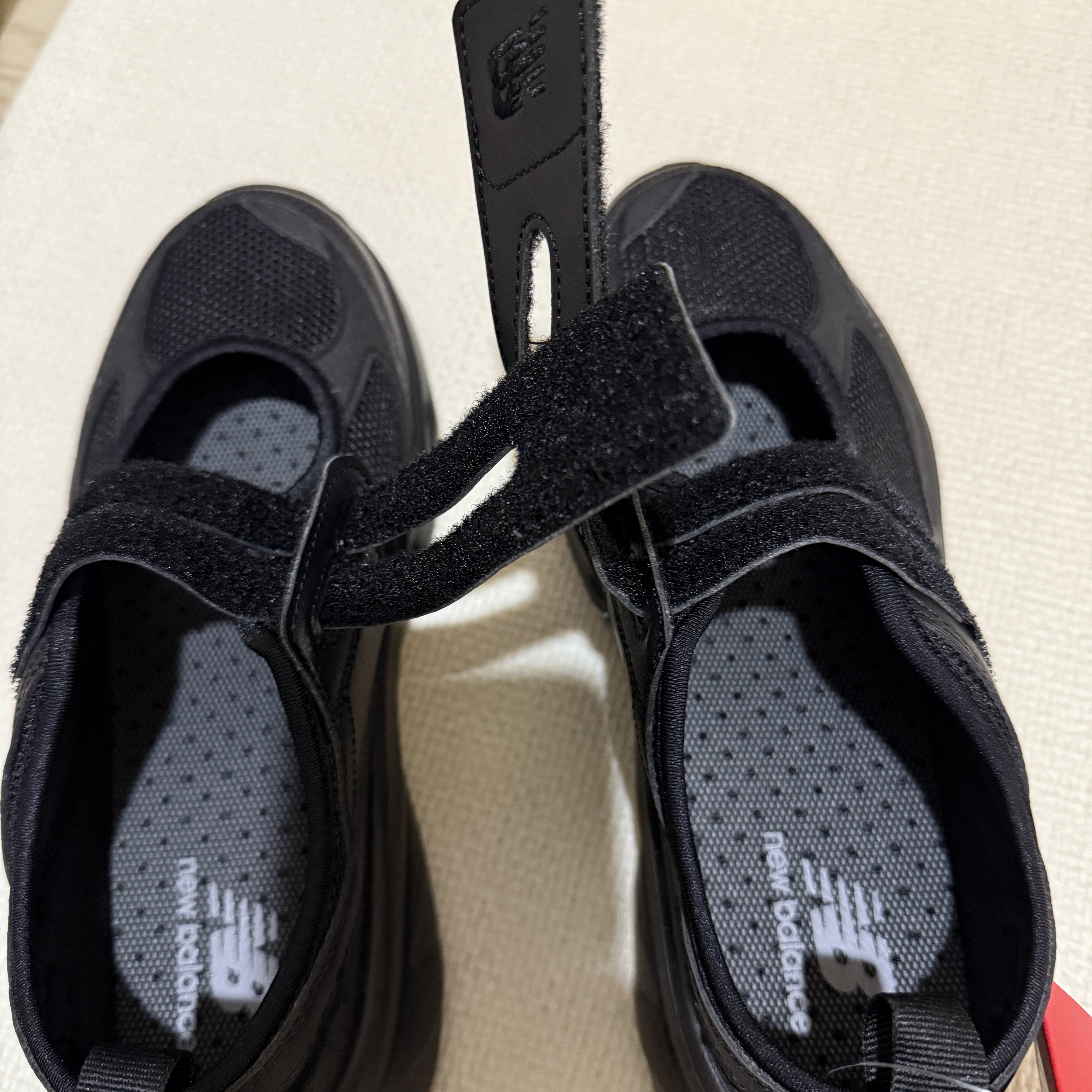 (W) New Balance Breeze SD2202 Triple Black 착용 스타일