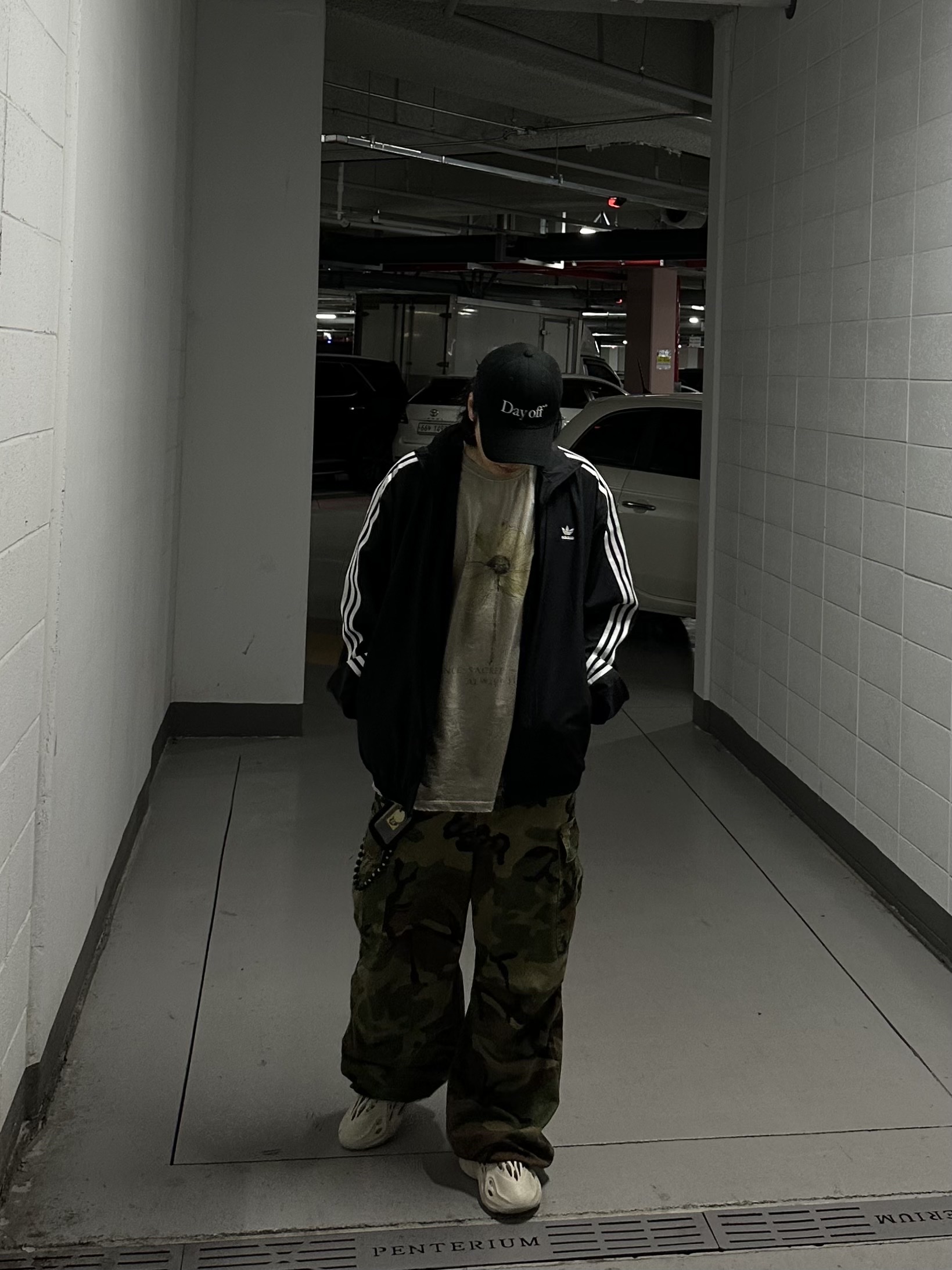 (W) Adidas Adilenium Season 3 Oversized Track Top Black - KR Sizing, Human Made Military Card Case Black 착용 스타일 - 2