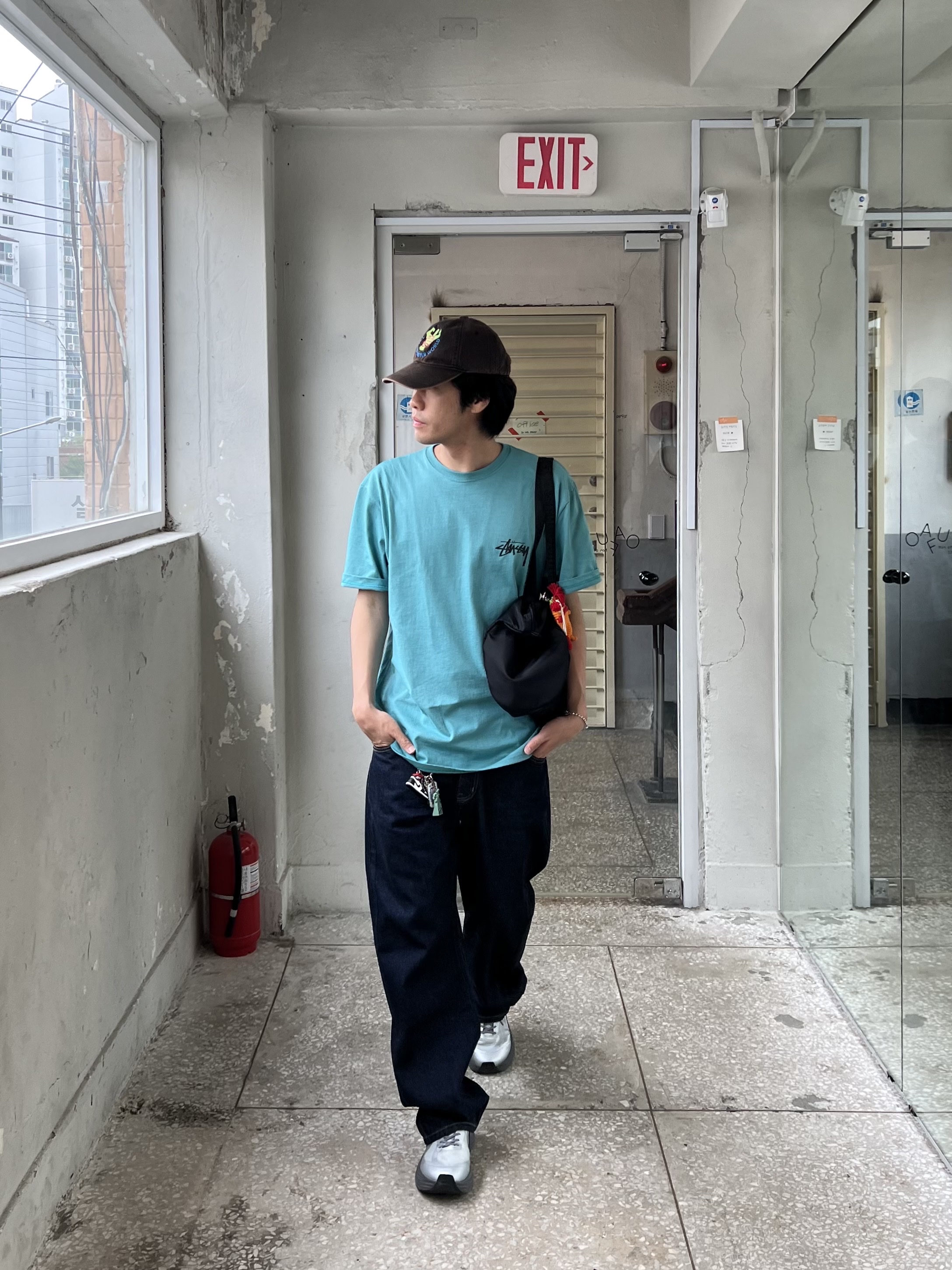 Stussy Toucan T-Shirt Ocean, Typing Mistake Dusty Black 80-90’s Vntg Cap (1990’s Muscular Graphic Parody) 착용 스타일 - 2