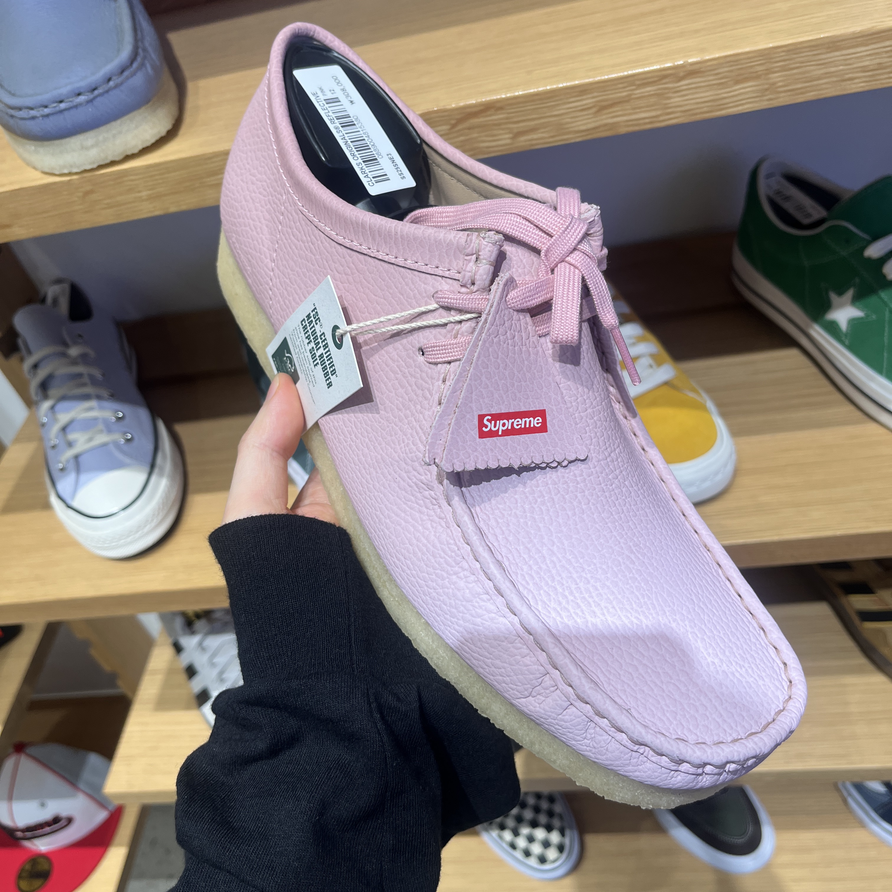 Clarks x Supreme Reflective Wallabee Pink - 25SS 착용 스타일