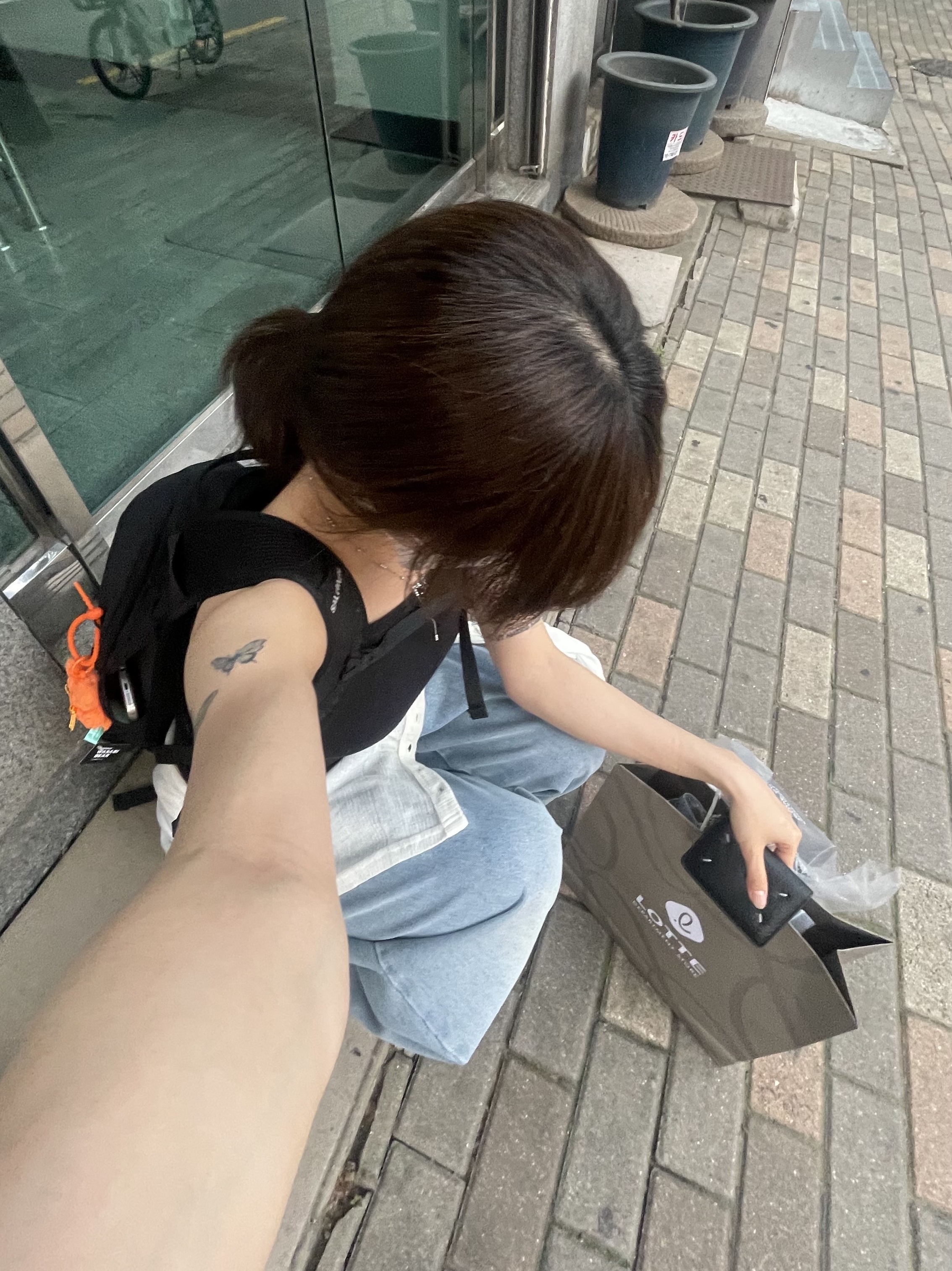 Salomon Trailblazer 10 Black, Maison Margiela Keyring Calfskin Wallet Black 착용 스타일