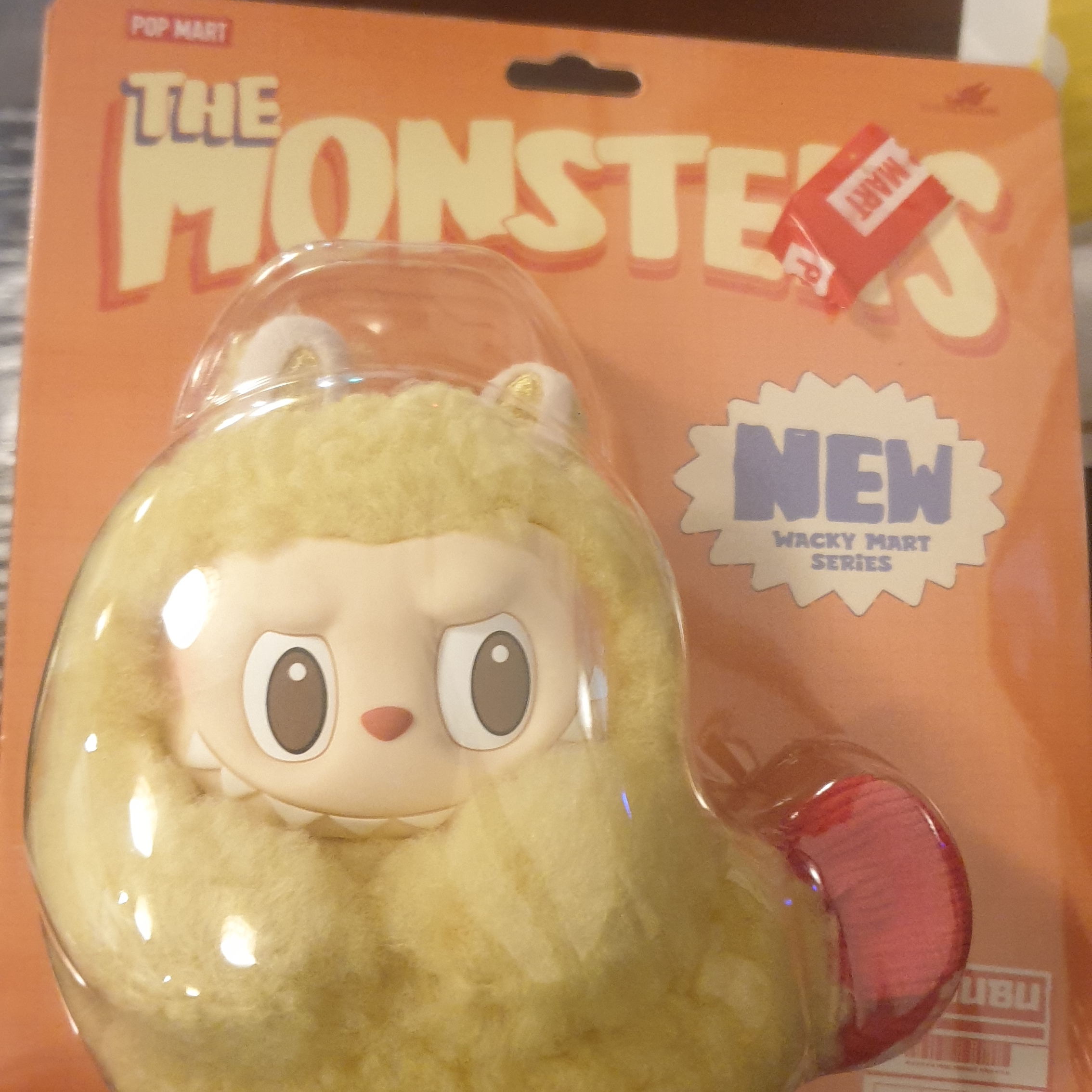 Pop Mart Labubu The Monsters Wacky Mart Series Earphone Case 착용 스타일