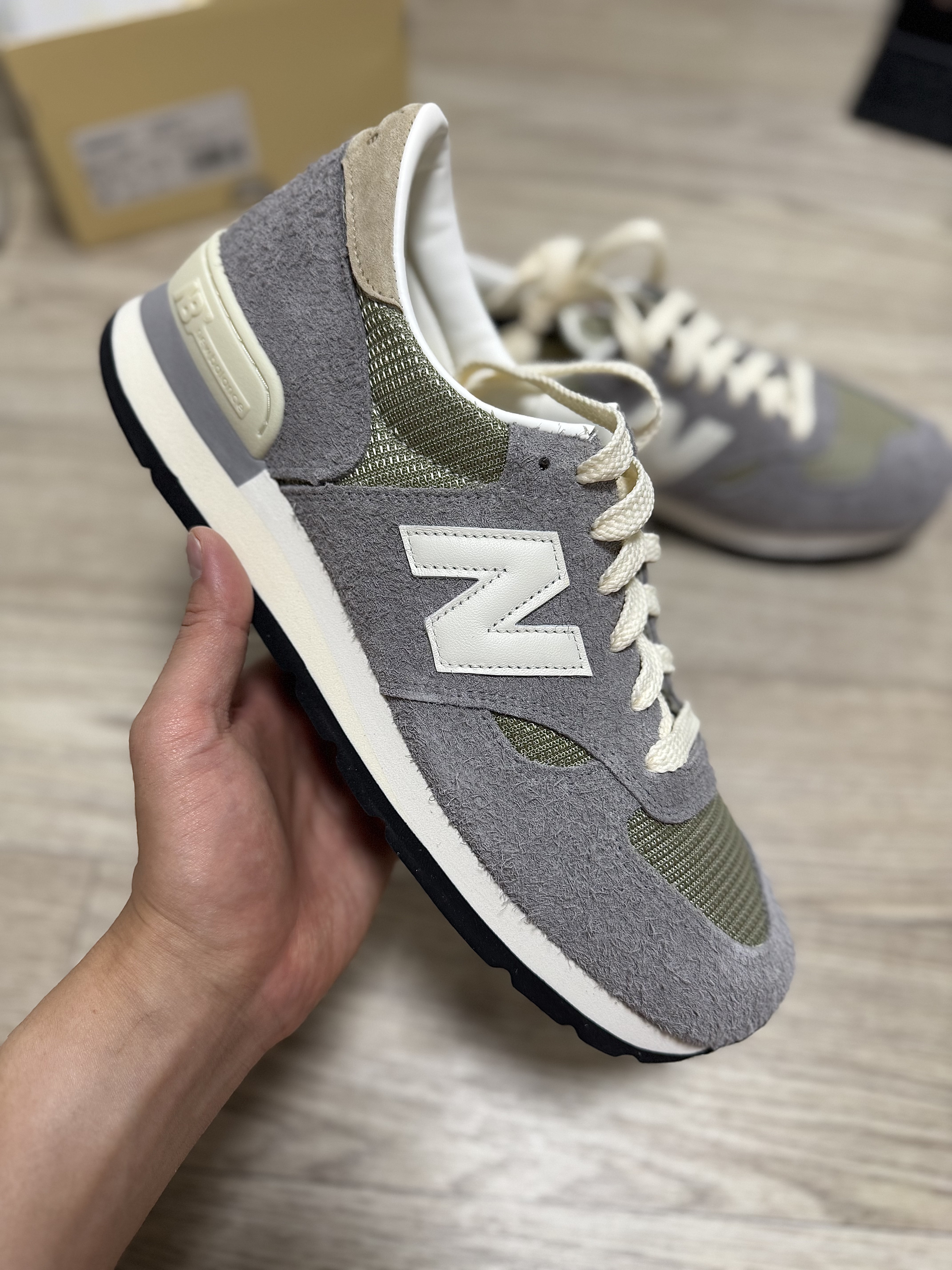New Balance 990v1 Made in USA Marblehead Incense 착용 스타일