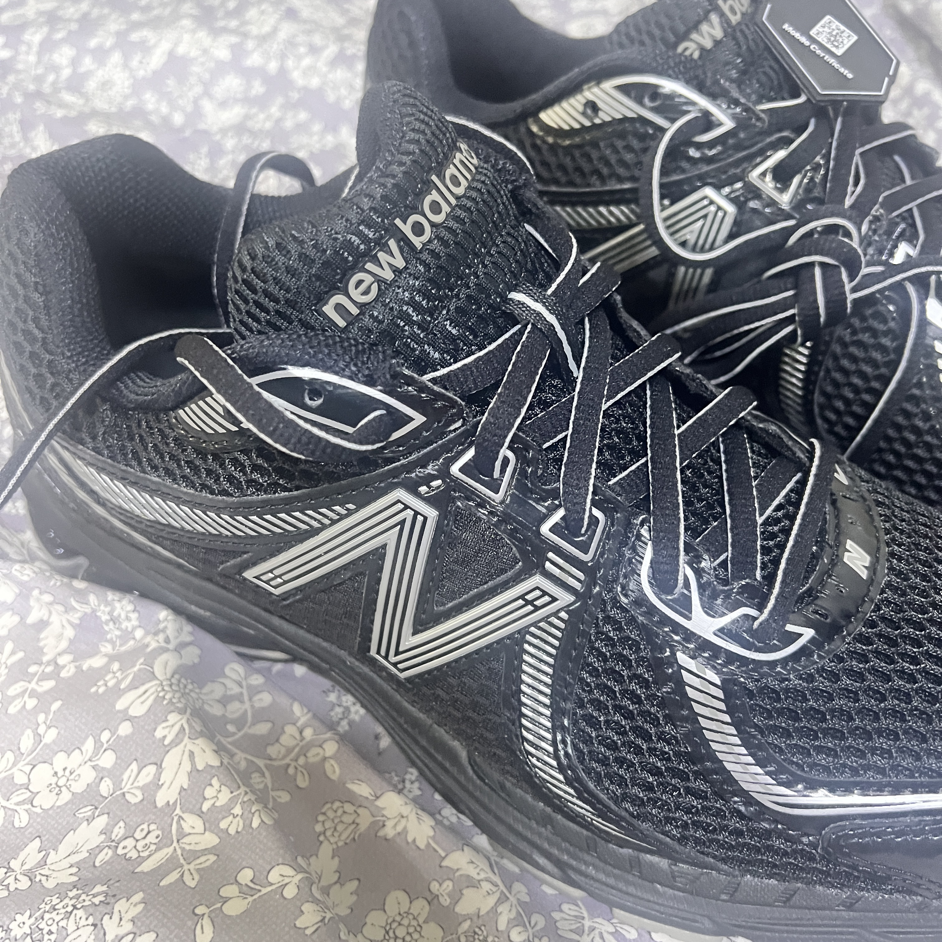 New Balance 860v2 Black Grey 착용 스타일 - 3