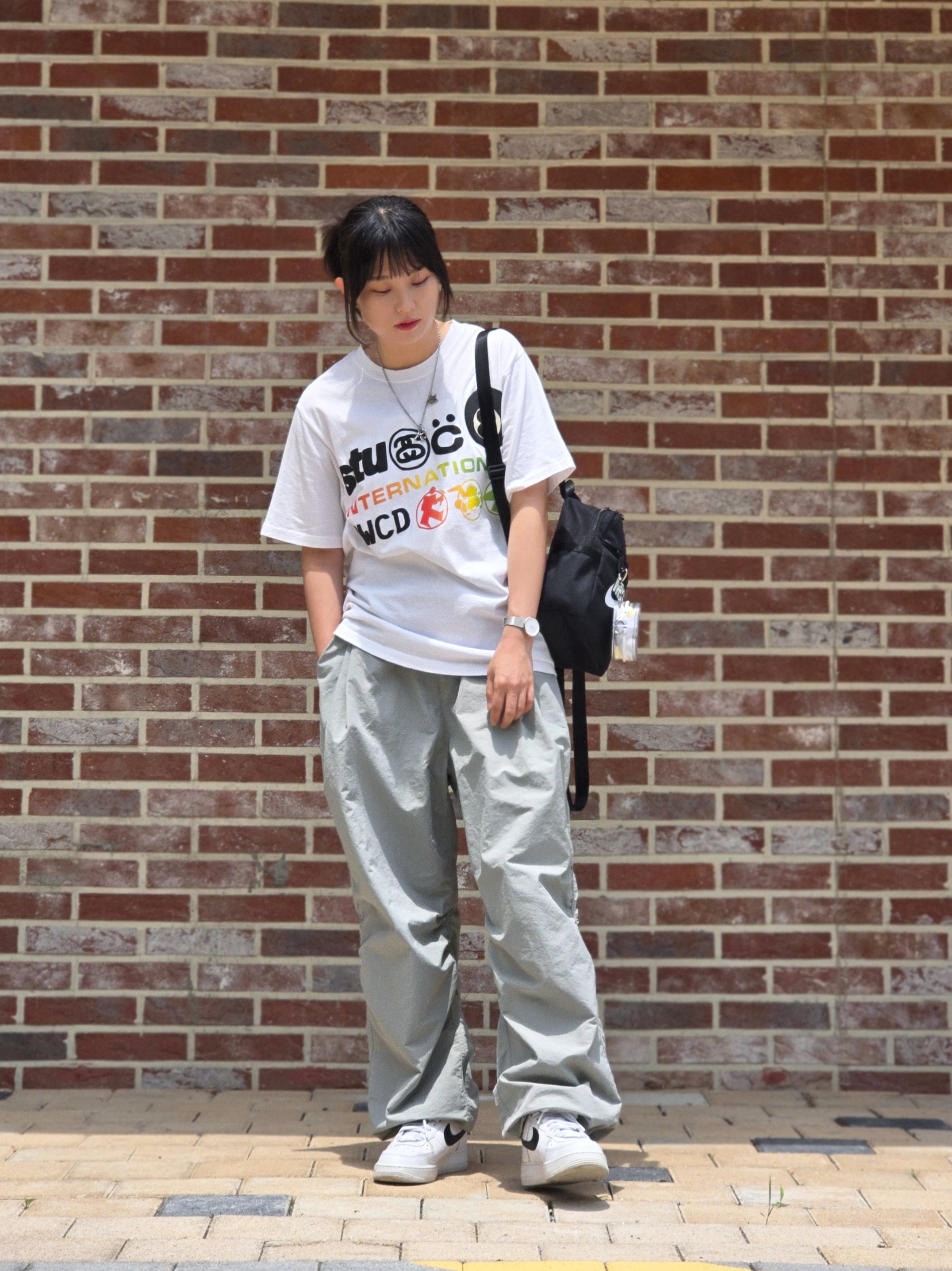 Stussy x Cactus Plant Flea Market International T-Shirt White, Nike Futura 365 Mini Backpack Black 착용 스타일 - 1