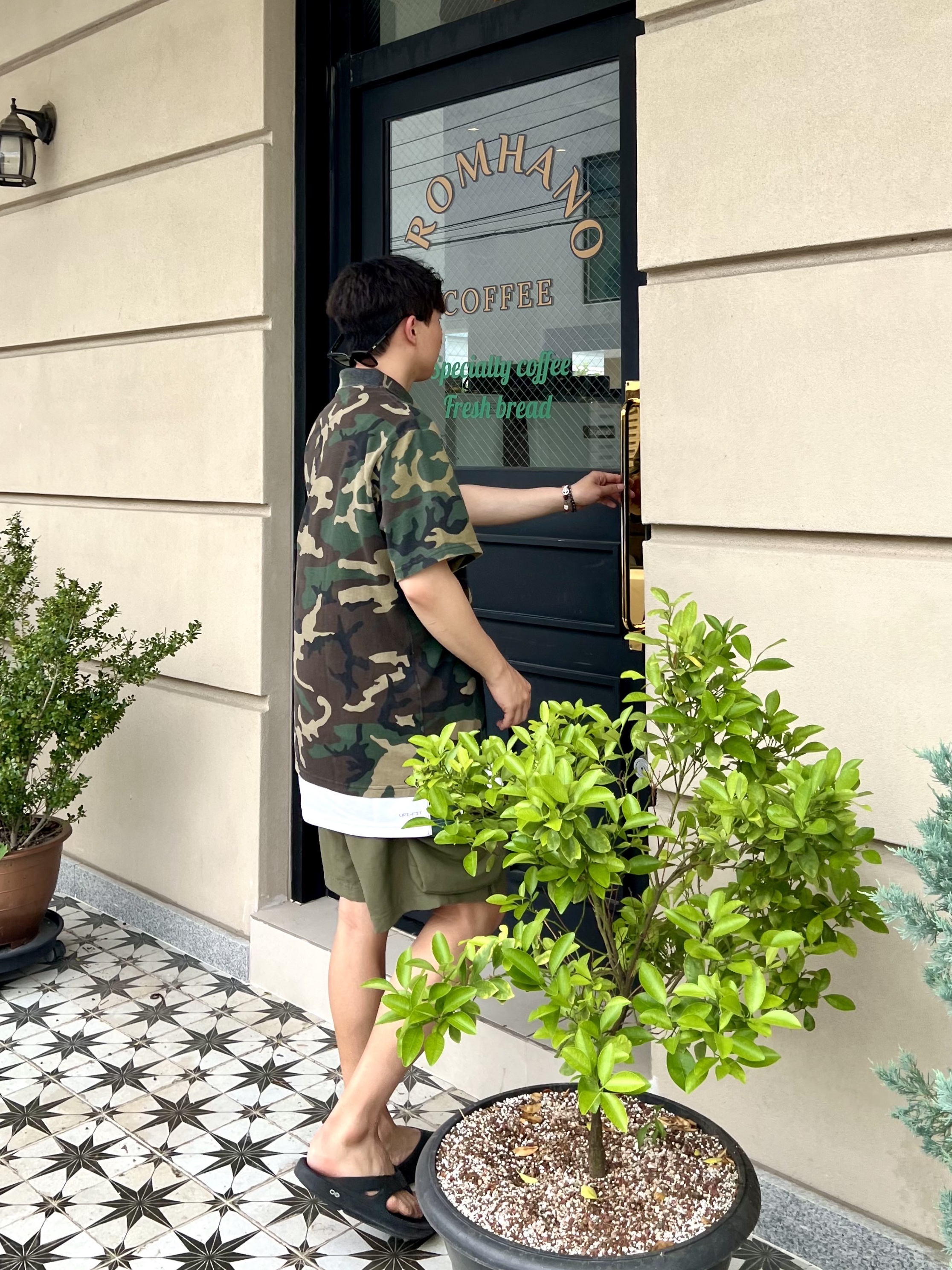 Supreme Washed Camo Polo Woodland Camo - 25SS, Nike ACG Snowgrass Cargo Shorts Medium Olive - Asia 착용 스타일 - 1