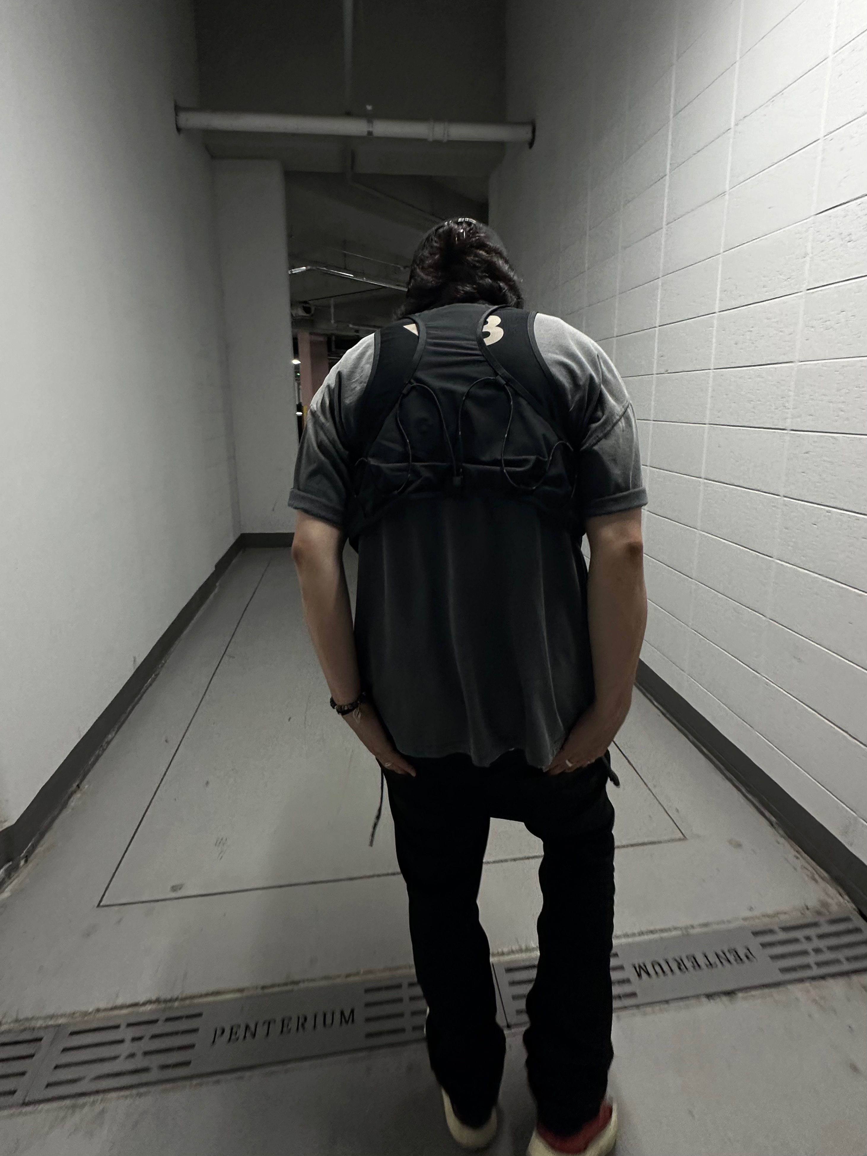 Y-3 Running Vest Black, Kamien x MJD Double Hole Belt Black Shearling Calfskin 착용 스타일 - 1