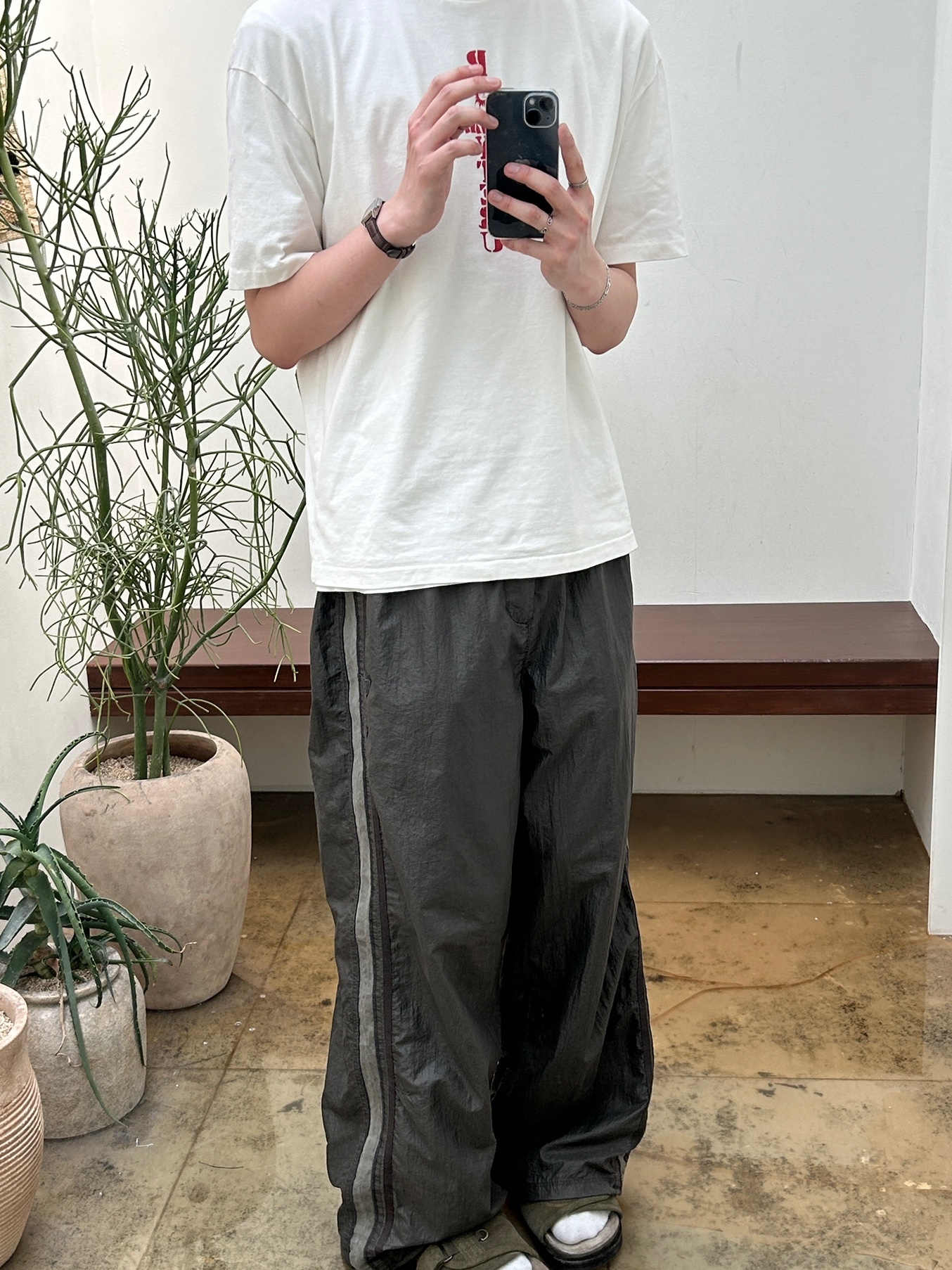 Casio LTP-V007L-9B, Polyteru Glossy Track Pants Khaki Gray 착용 스타일