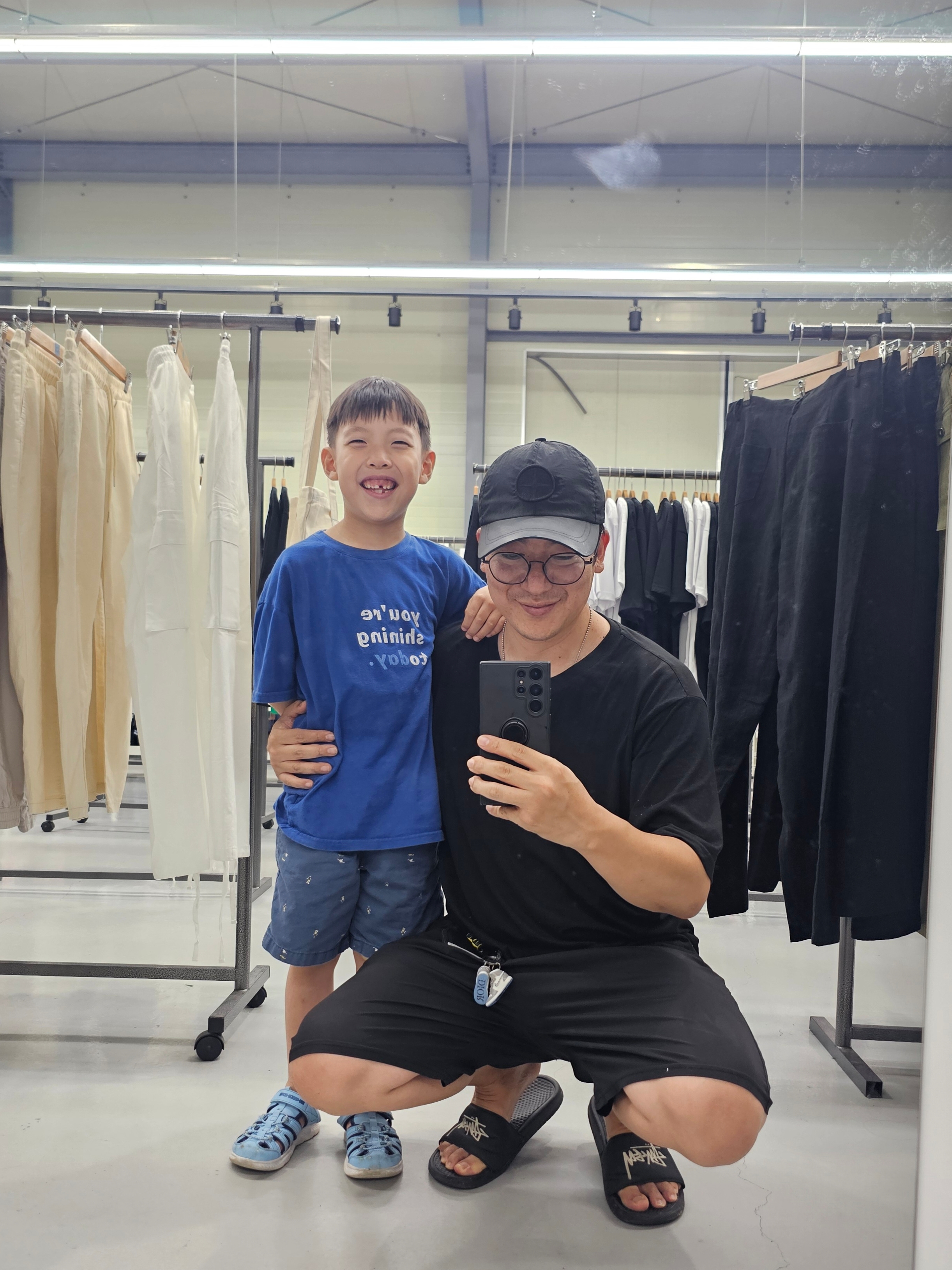 Nike x Stussy Benassi Slide Black, Stone Island 2100039 60/2 Cotton Jersey Slim Fit T-Shirt with Compass Logo Patch Black - 25SS 착용 스타일