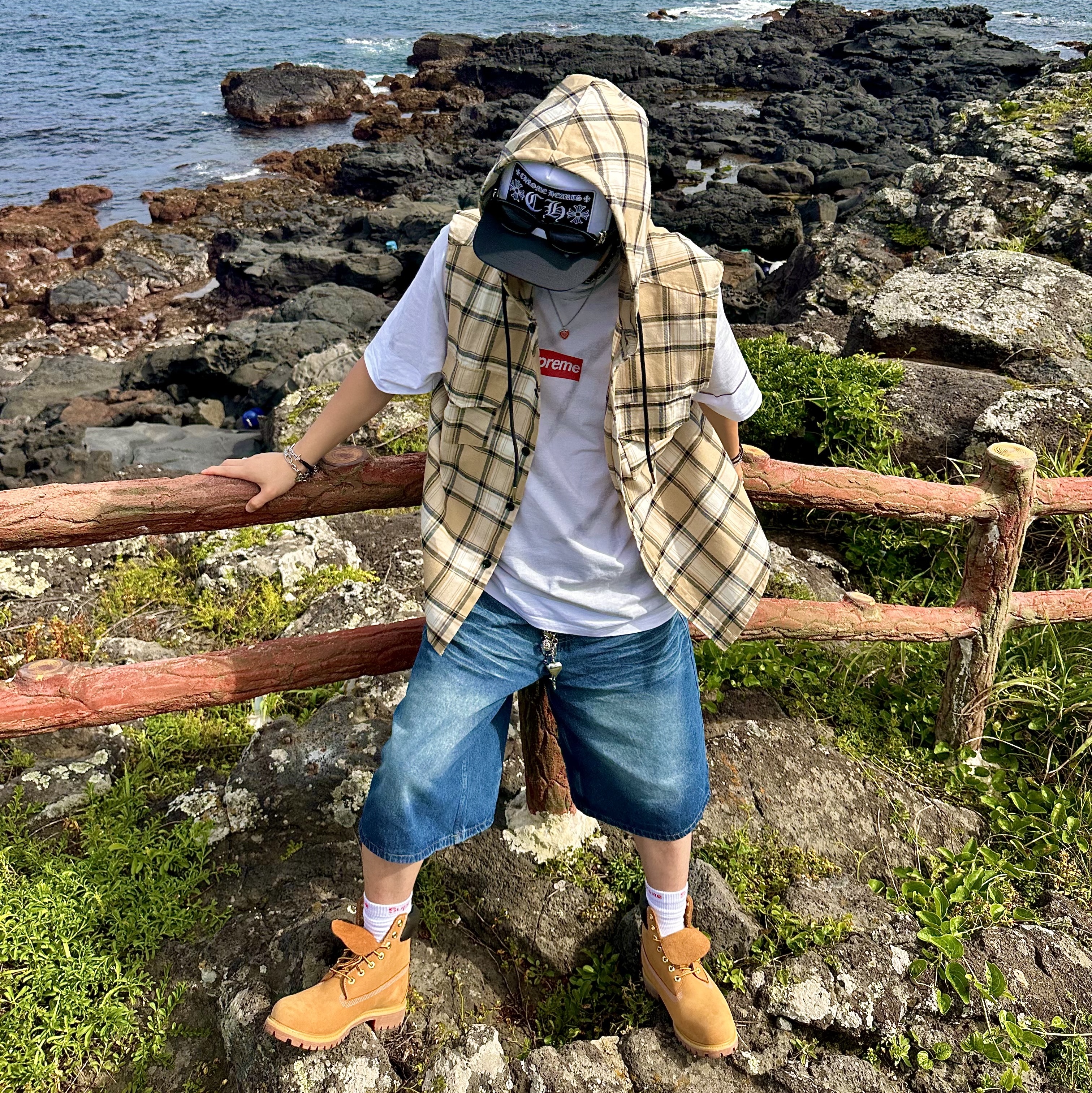 Supreme x MM6 Maison Margiela Box Logo T-Shirt White - 24SS, Supreme Mesh Small Backpack White - 23SS 착용 스타일 - 3
