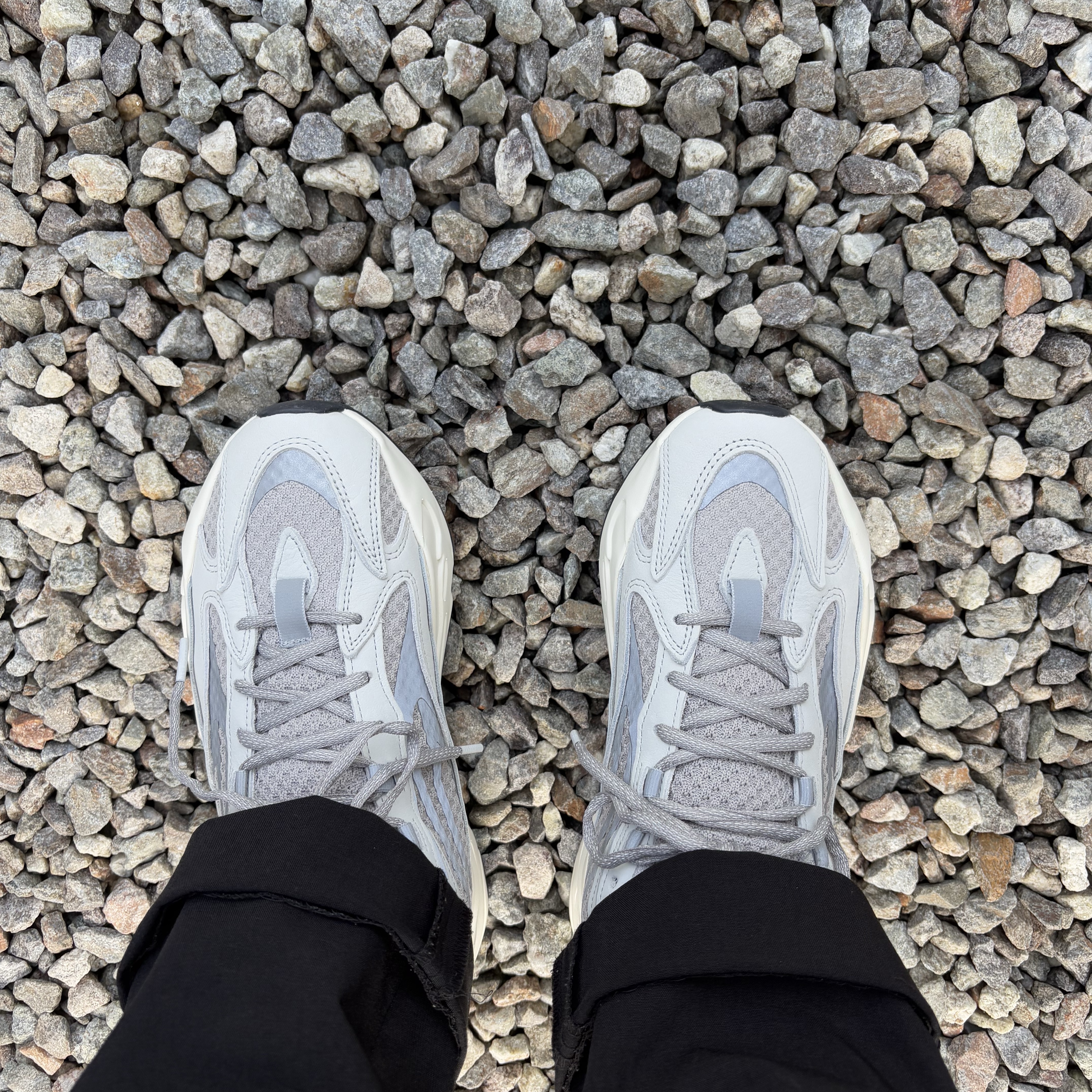 Adidas Yeezy Boost 700 V2 Static 2022 착용 스타일