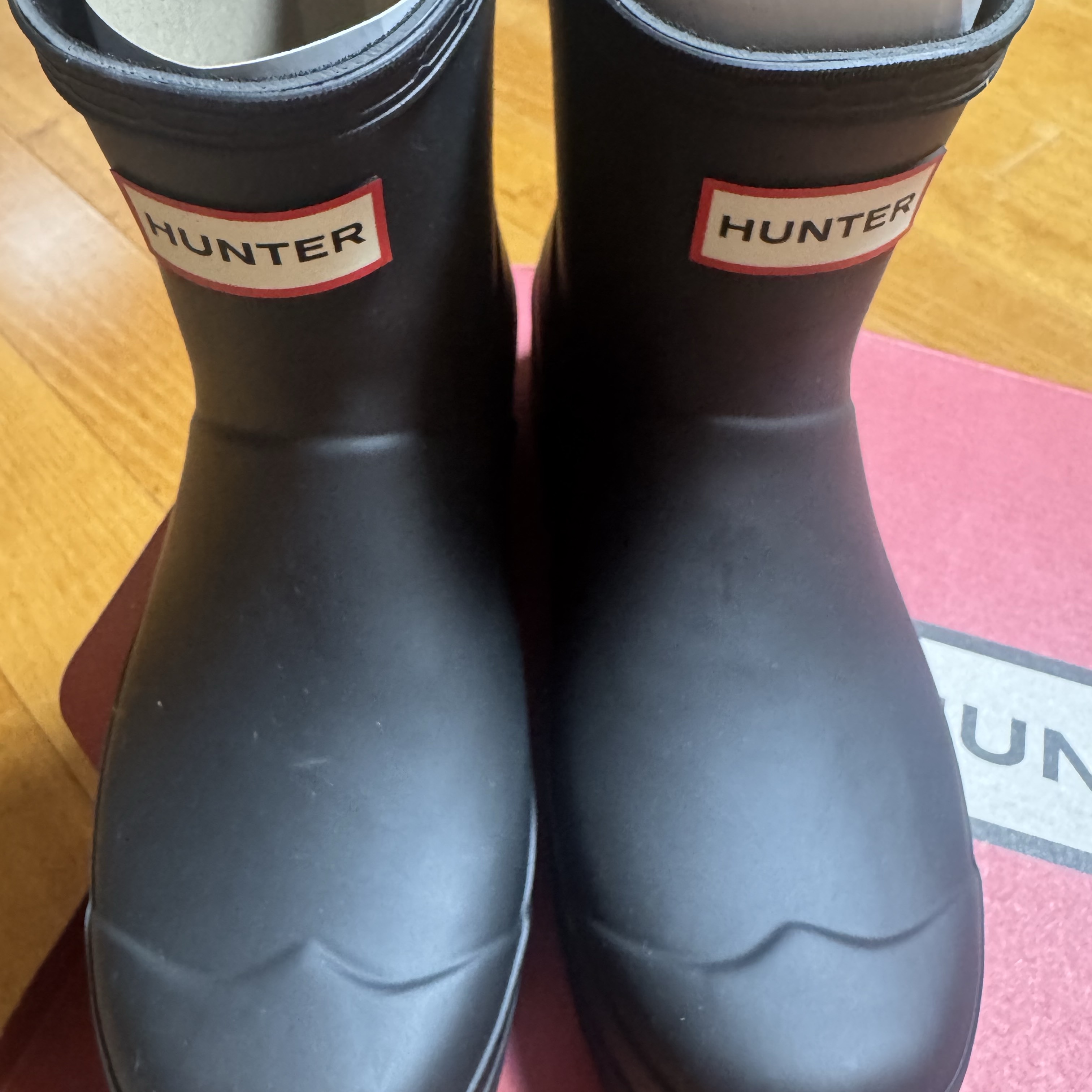 (W) Hunter Play Short Rain Boots Black 착용 스타일 - 1