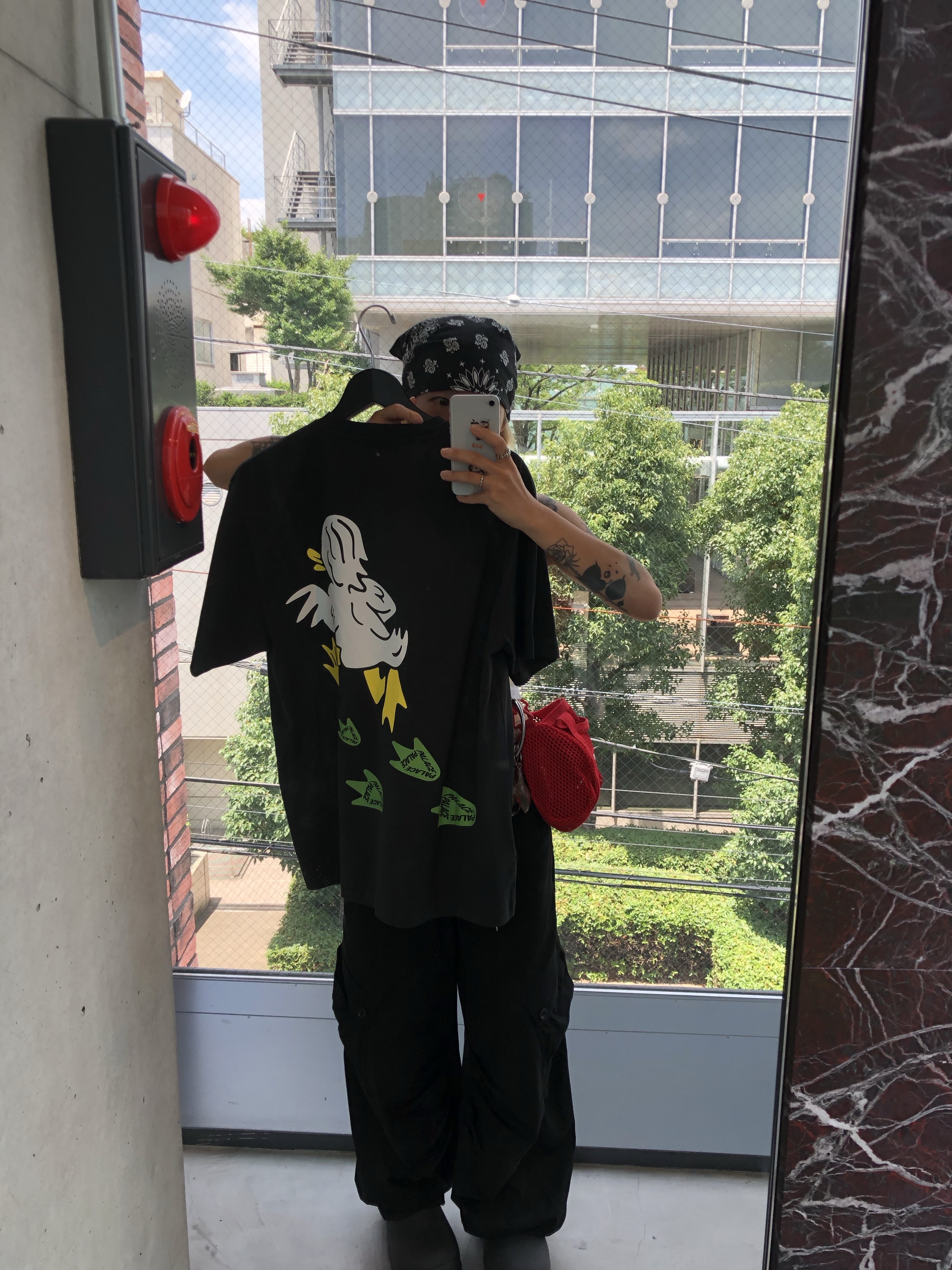 Palace Duck Off T-Shirt Black - 25SS, Palace Duck Off T-Shirt Lush Flush - 25SS 착용 스타일 - 1