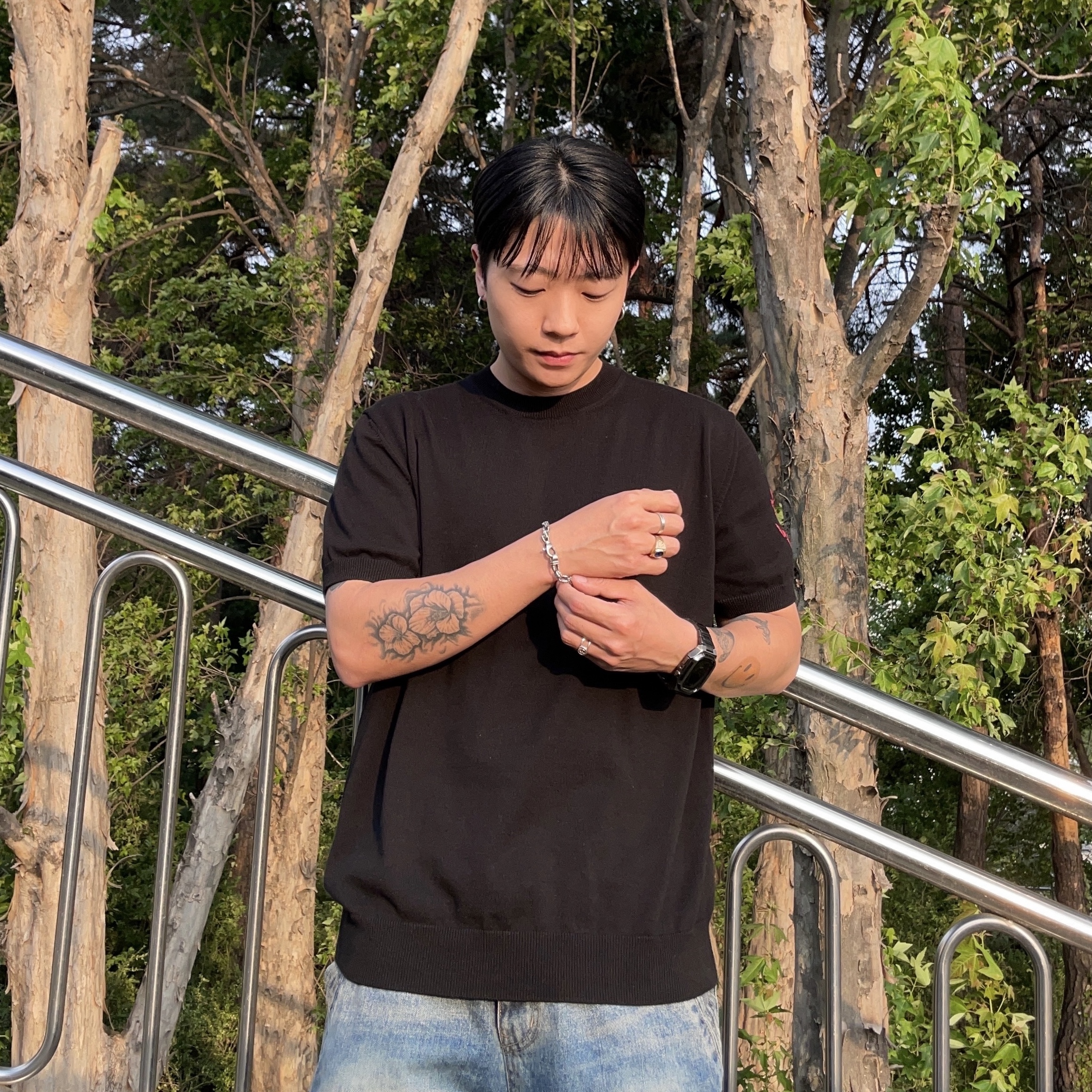 Apple Watch SE 44mm GPS Cellular Midnight Aluminium Case with Sport Band M/L Midnight (Korean Ver.) 착용 스타일 - 1