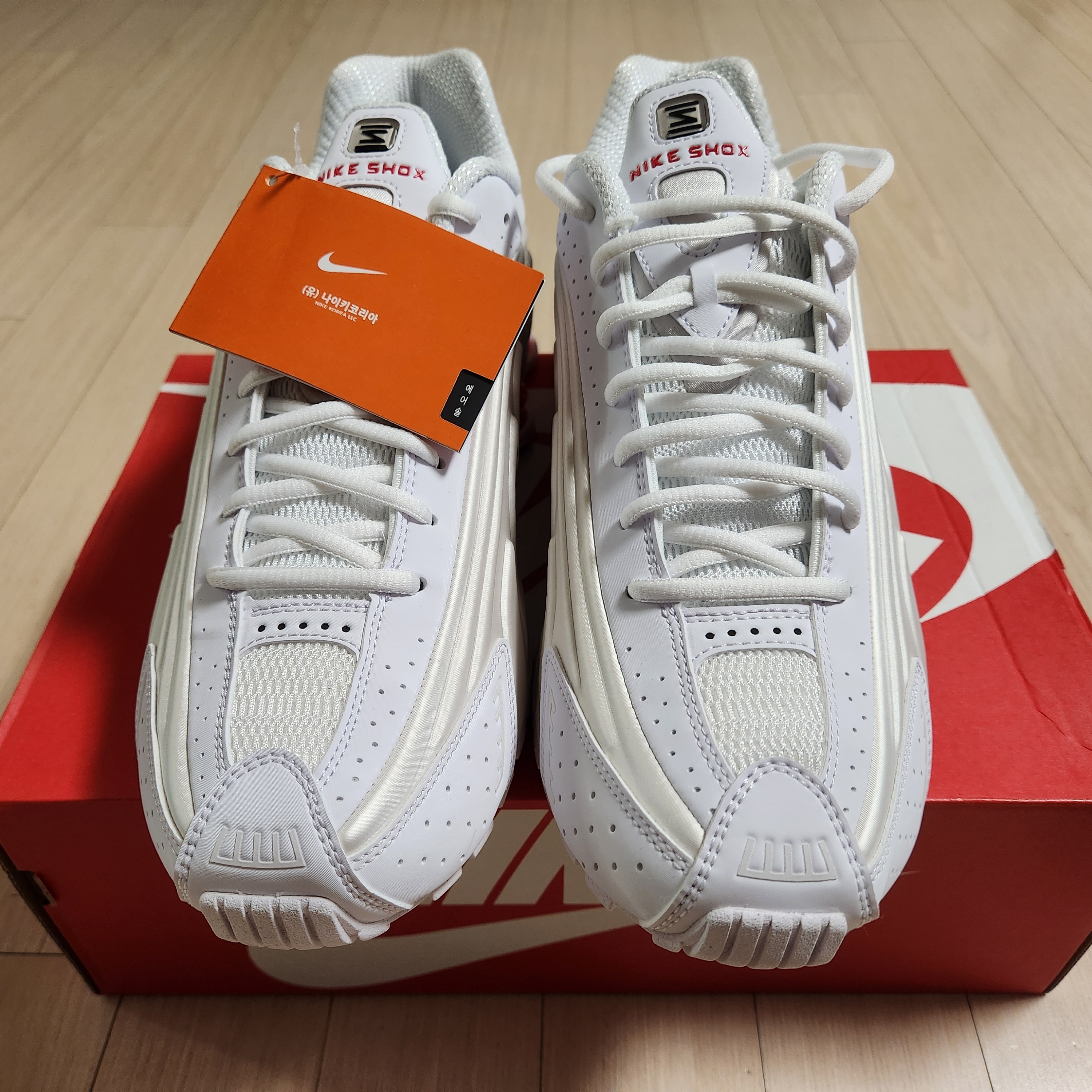 (W) Nike Shox R4 White Phantom 착용 스타일 - 4