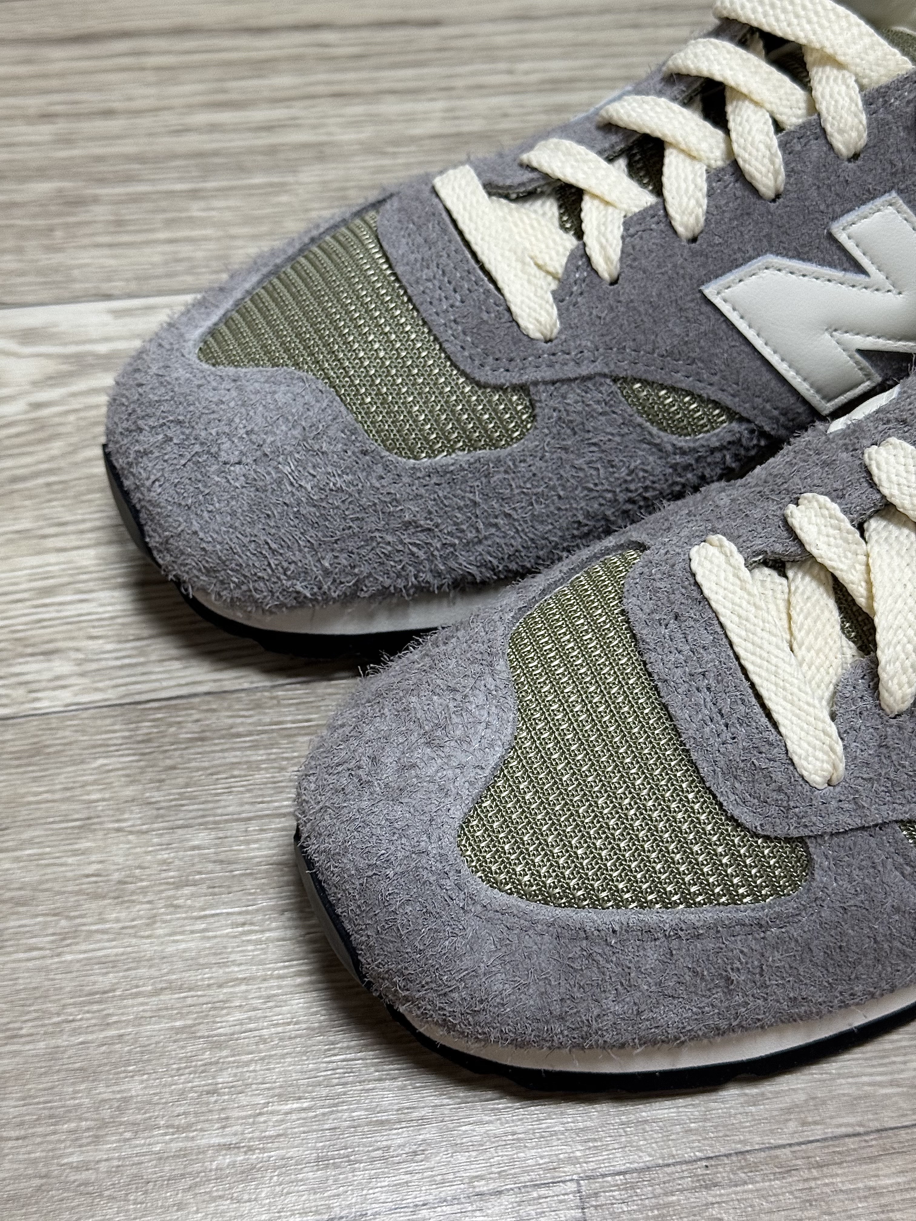 New Balance 990v1 Made in USA Marblehead Incense 착용 스타일