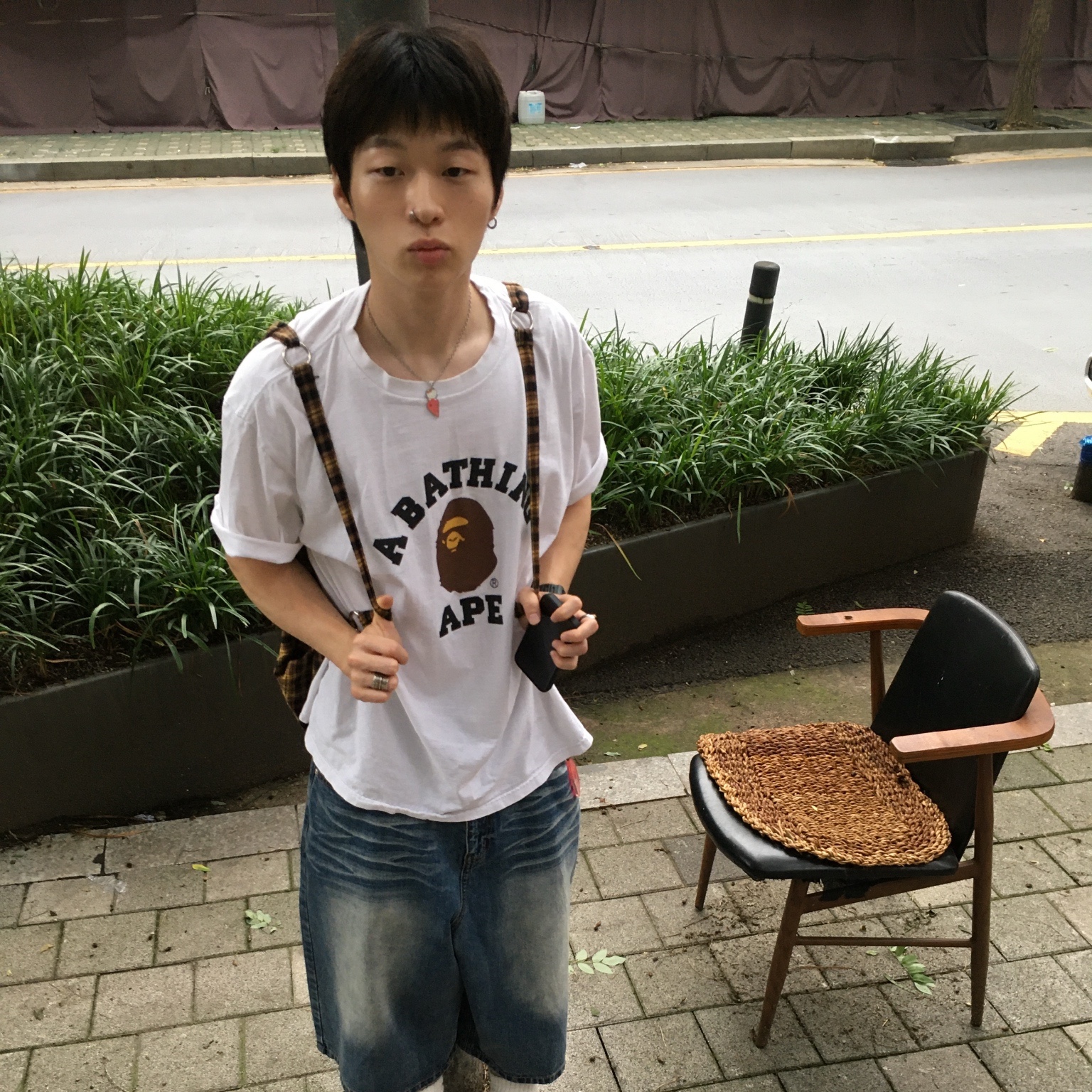 BAPE College T-Shirt White 착용 스타일 - 2