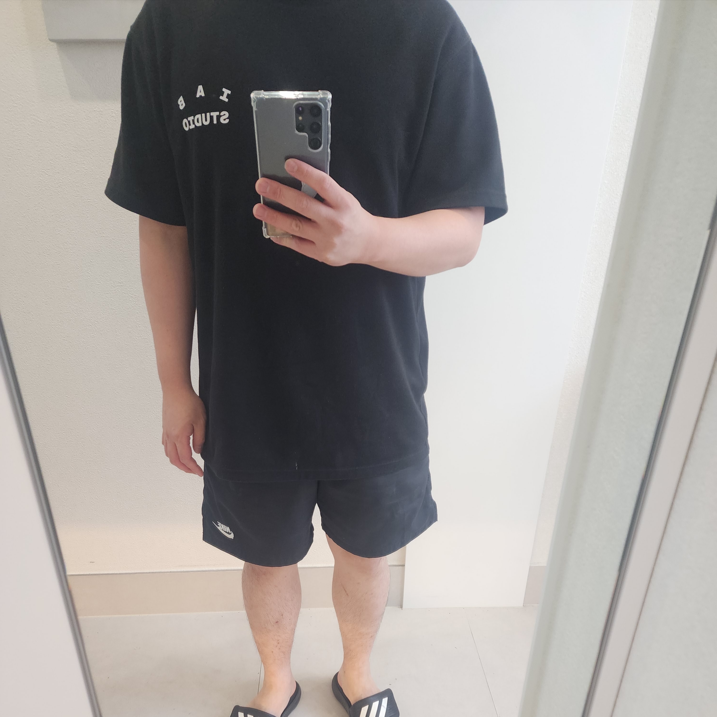IAB Studio 10th Anniversary T-Shirt Black 착용 스타일