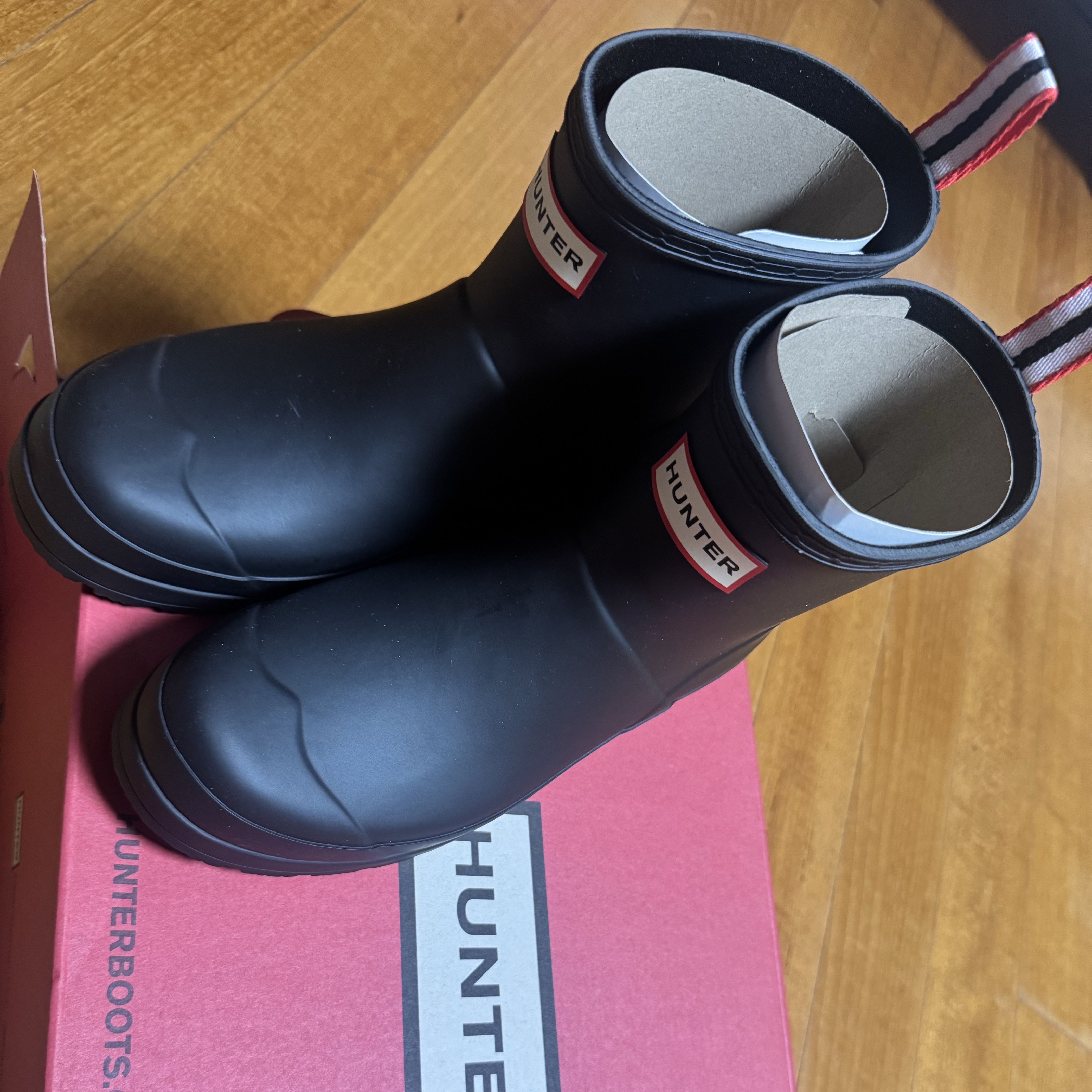 (W) Hunter Play Short Rain Boots Black 착용 스타일 - 5