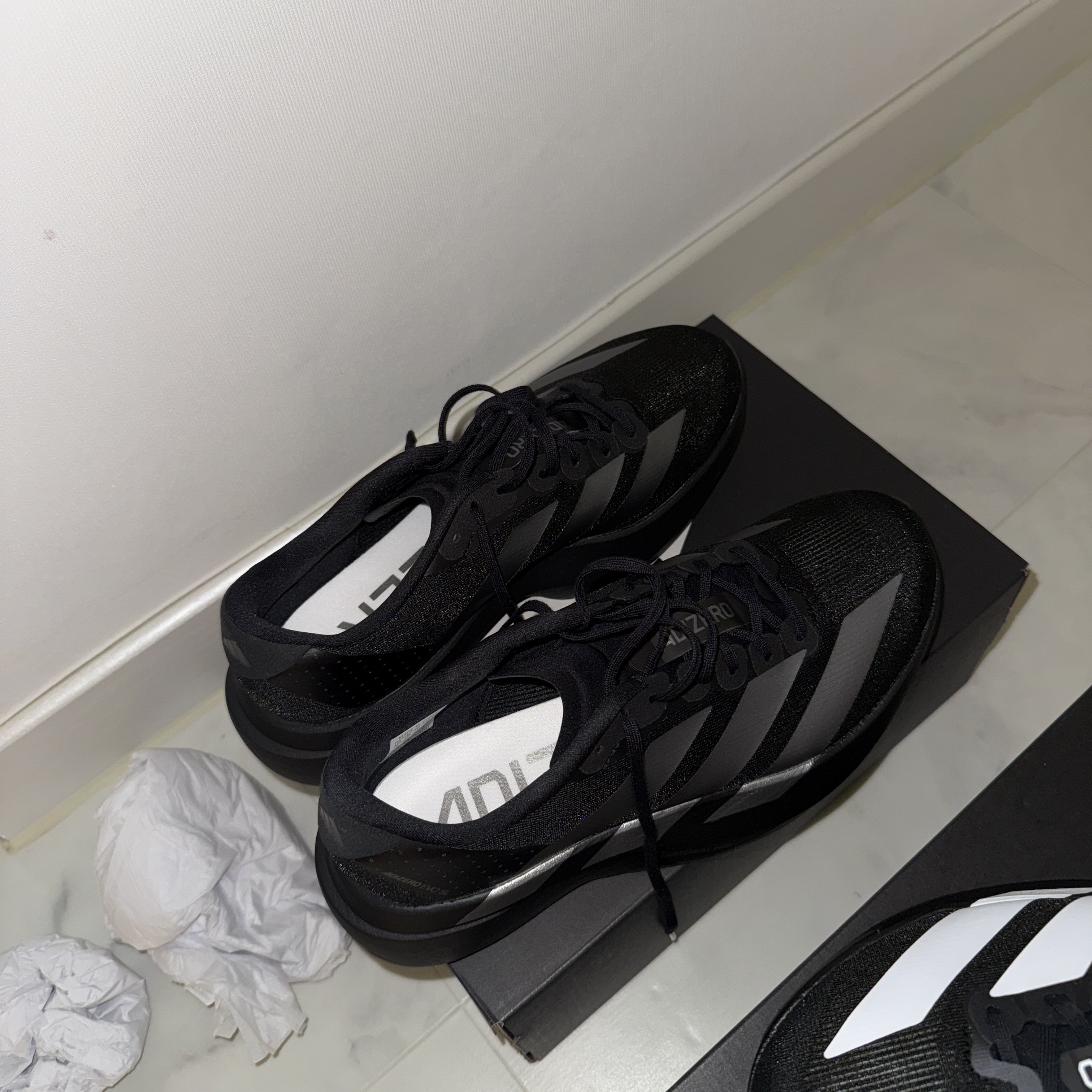 (W) Adidas Adizero EVO SL Core Black Iron Metallic, Adidas Adizero EVO SL Core Black Cloud White 착용 스타일 - 2