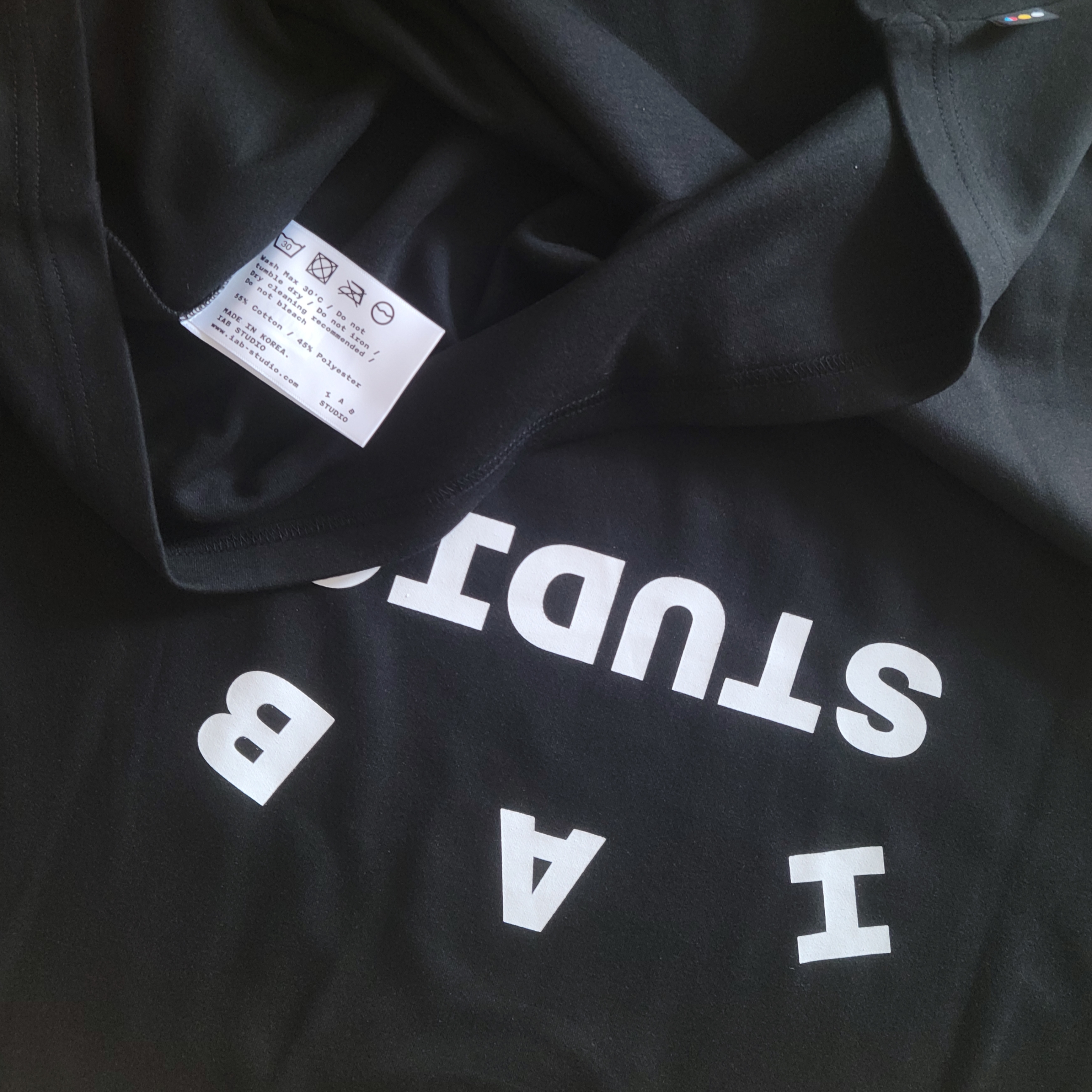 IAB Studio Basic T-Shirt Black White 착용 스타일
