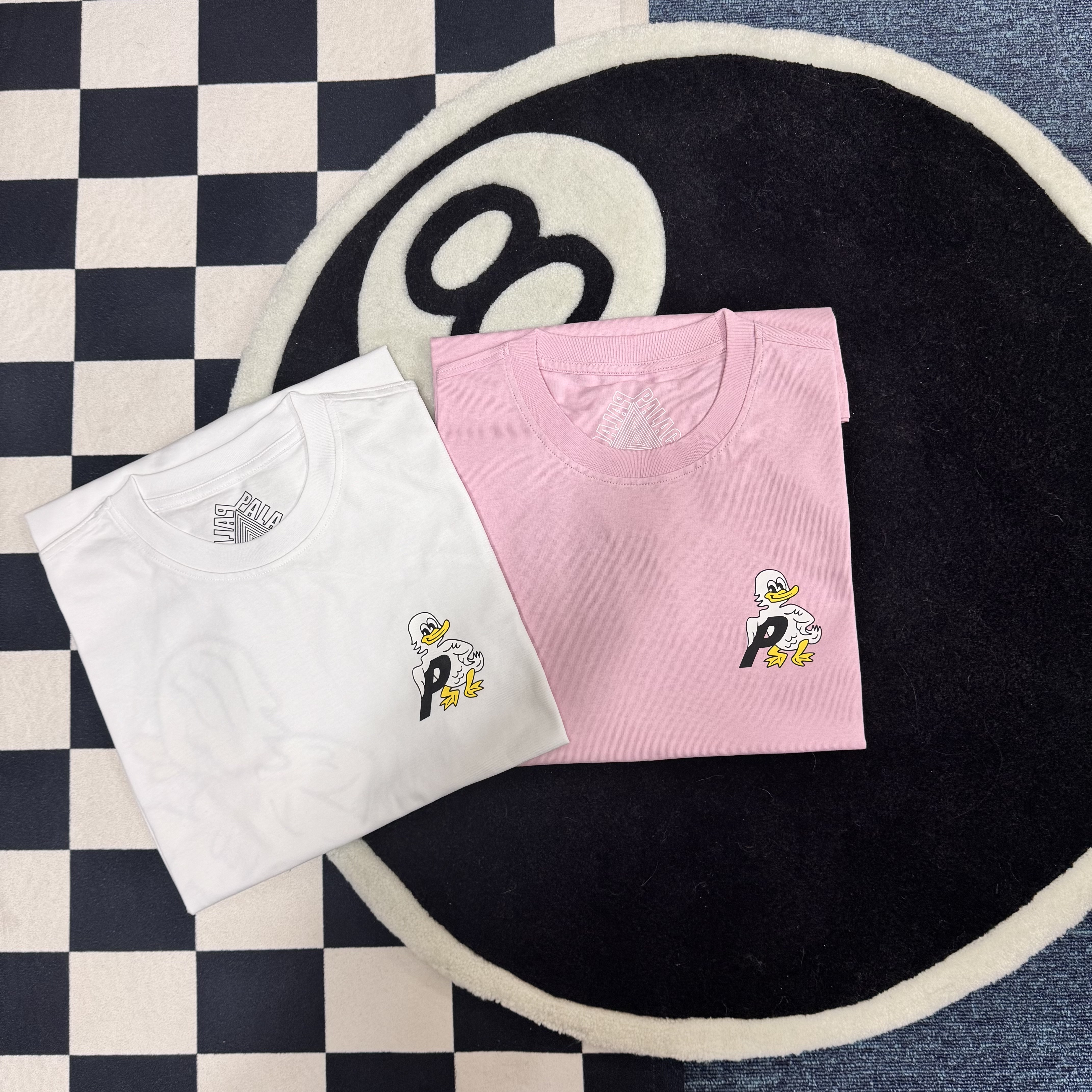 Palace Duck Off T-Shirt Lush Flush - 25SS, Palace Duck Off T-Shirt White - 25SS 착용 스타일