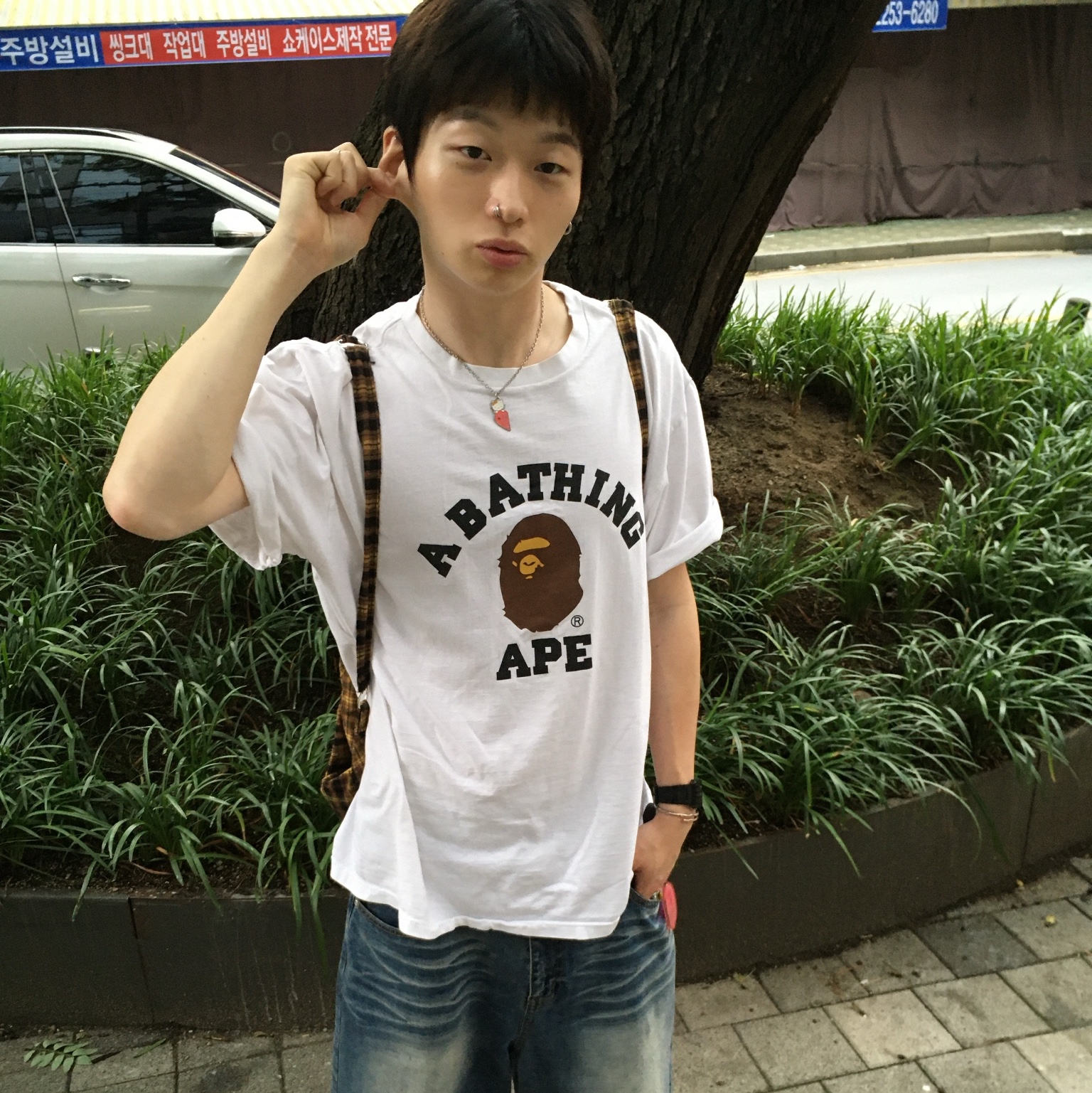 BAPE College T-Shirt White 착용 스타일 - 4