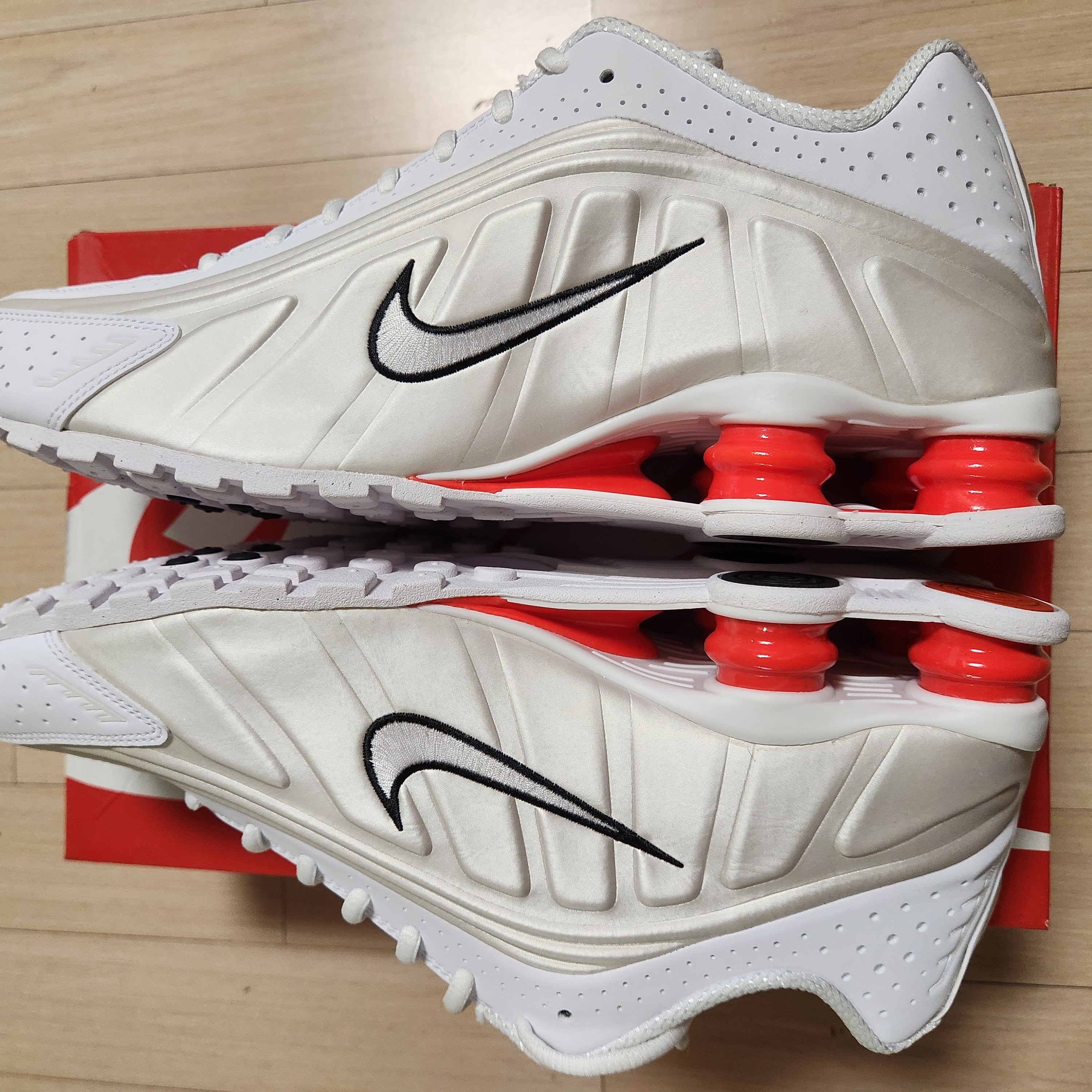 (W) Nike Shox R4 White Phantom 착용 스타일 - 6