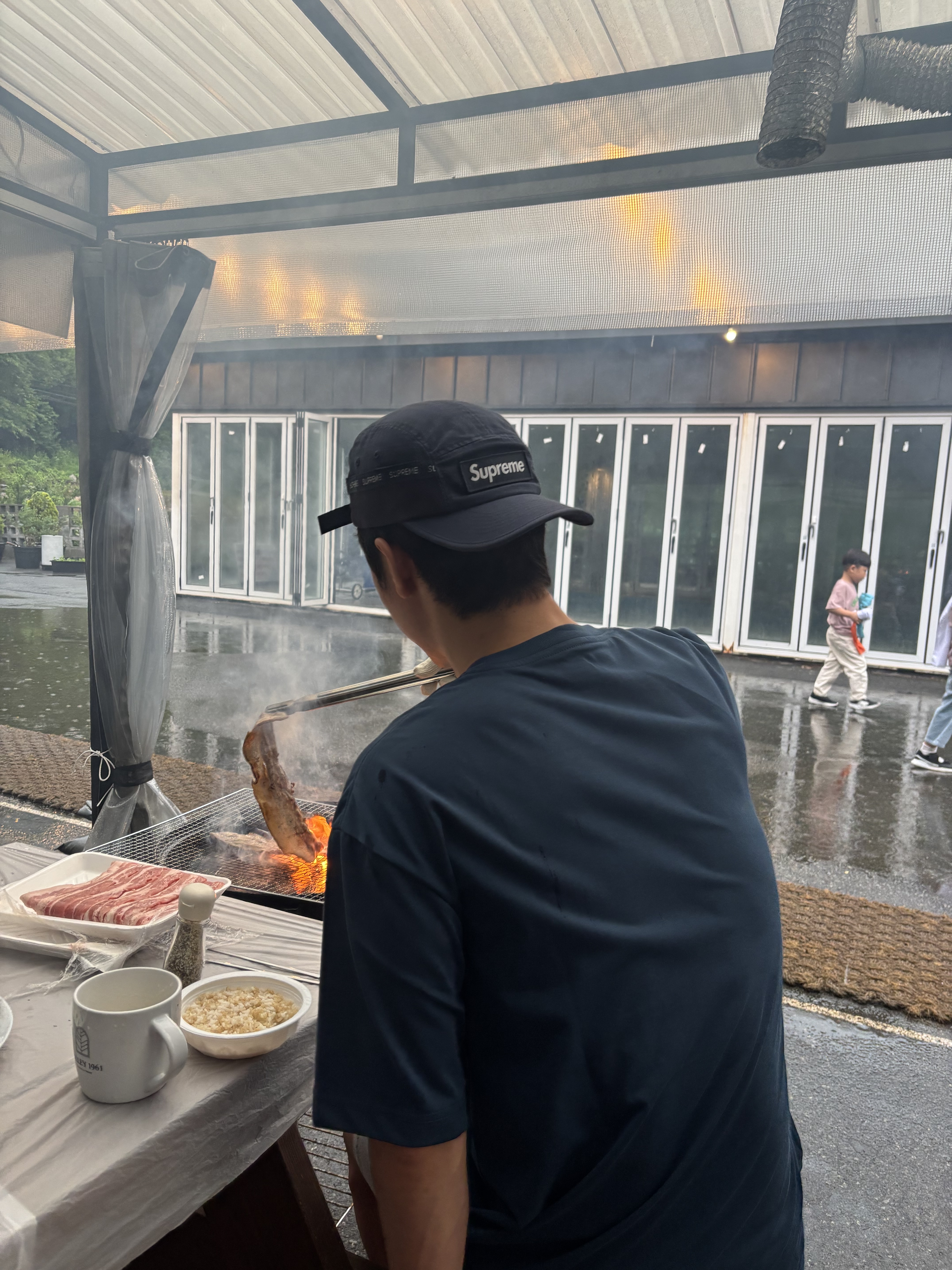 Supreme Mesh Pocket Camp Cap Navy - 23FW 착용 스타일 - 1