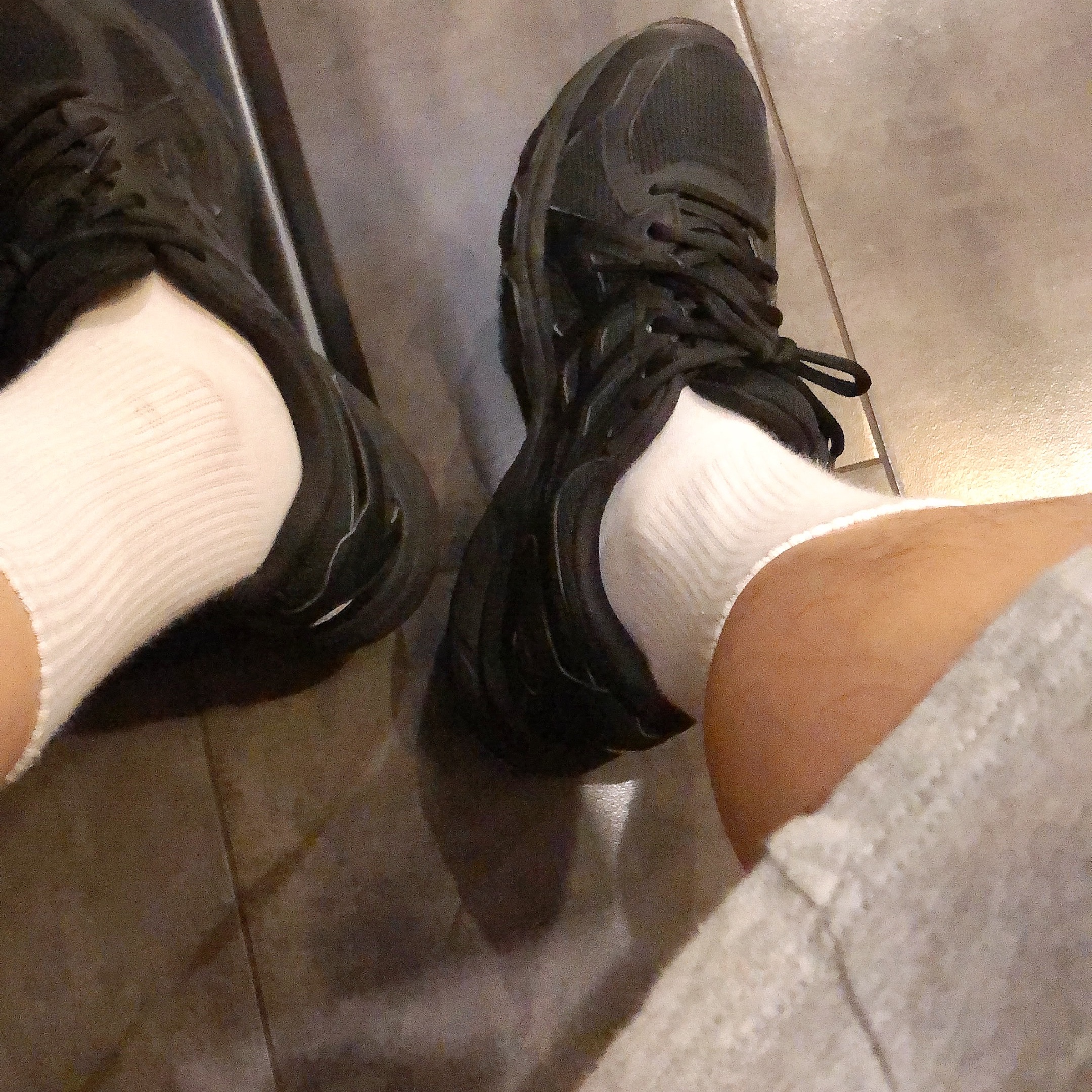 Asics Jog 100 T Black - 4E Extra Wide 착용 스타일