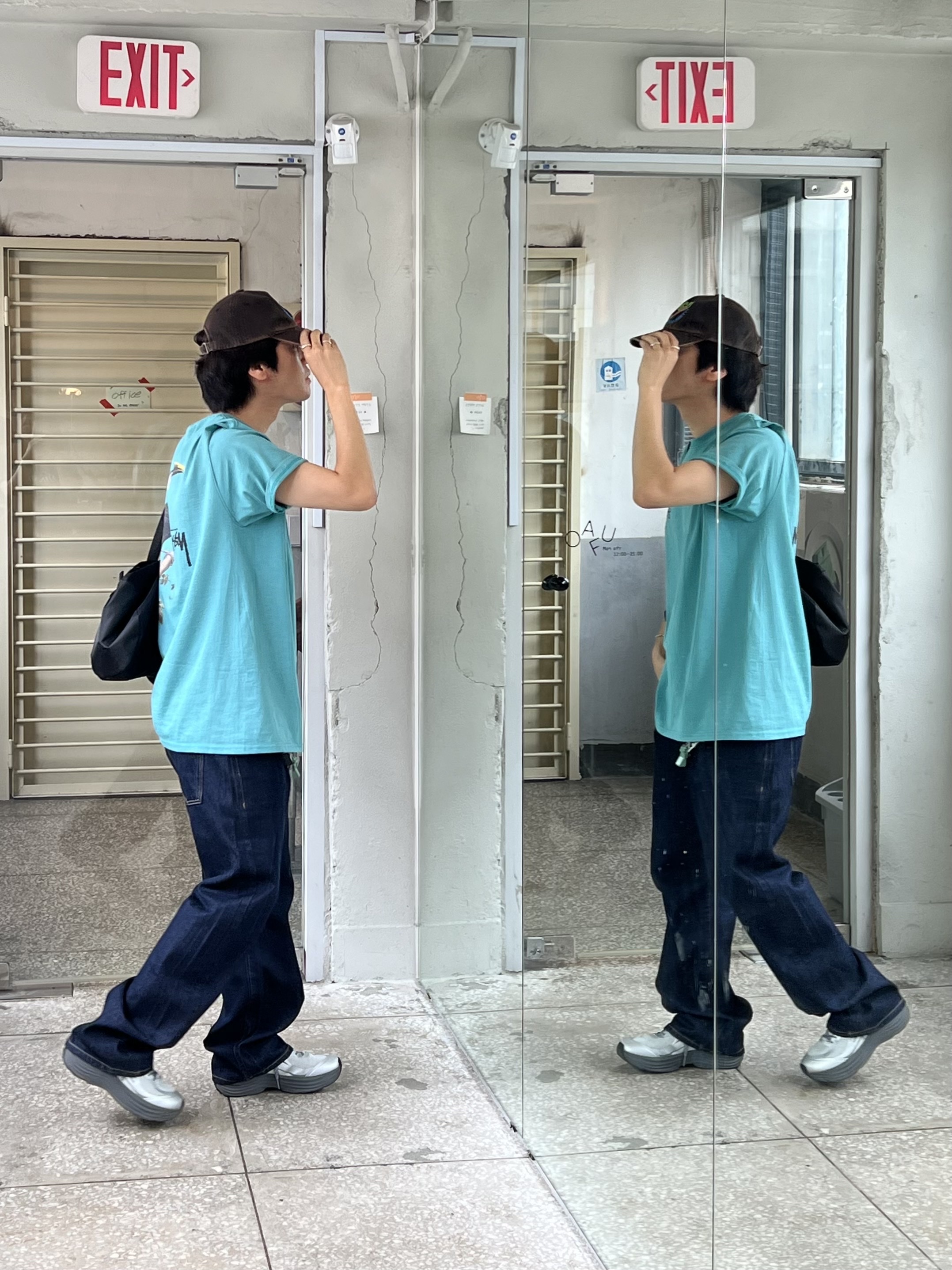 Stussy Toucan T-Shirt Ocean, Typing Mistake Dusty Black 80-90’s Vntg Cap (1990’s Muscular Graphic Parody) 착용 스타일 - 1