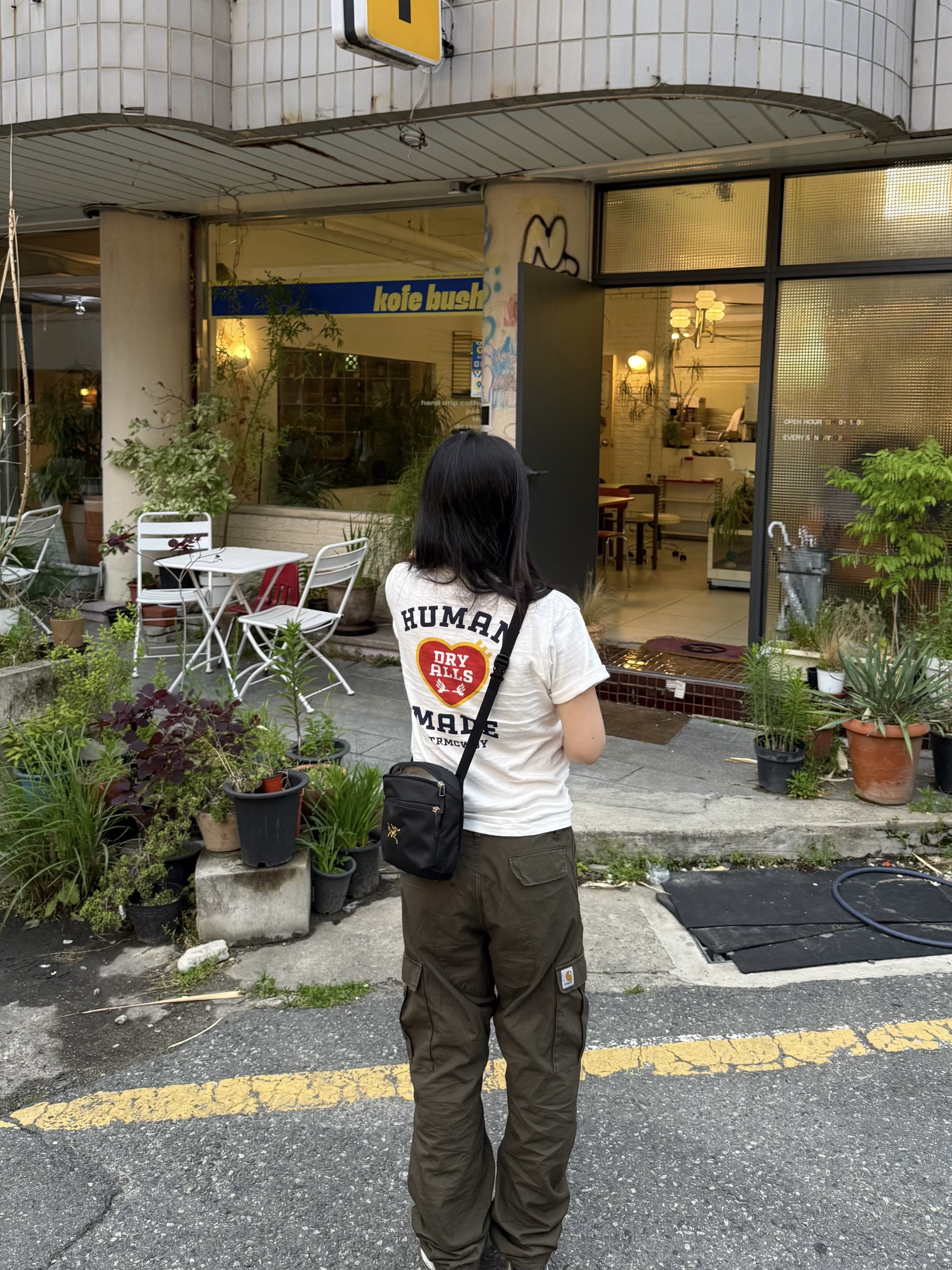 Human Made Graphic T-Shirt #07 White, Arc'teryx Mantis 1 Waistpack Black 착용 스타일