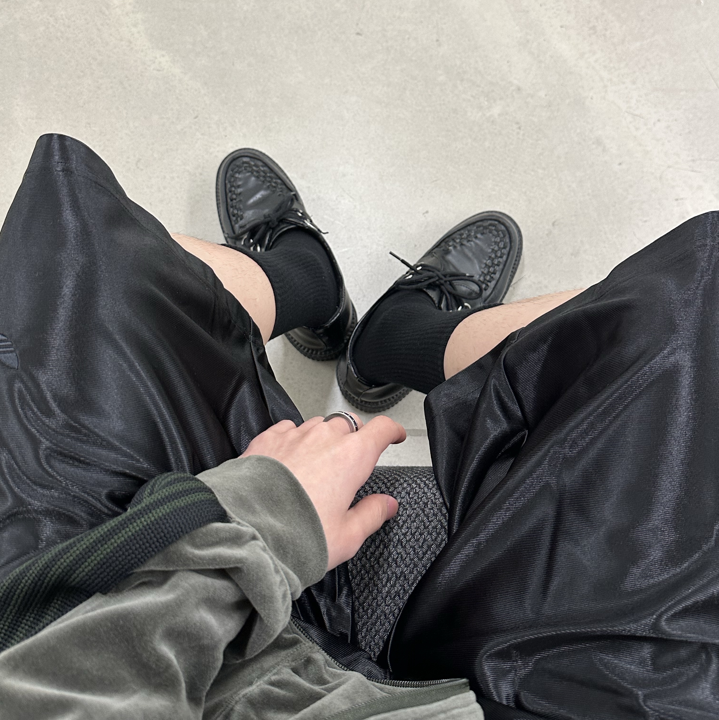 Needles R.C. Track Jacket C/PE Velour Olive 착용 스타일 - 3