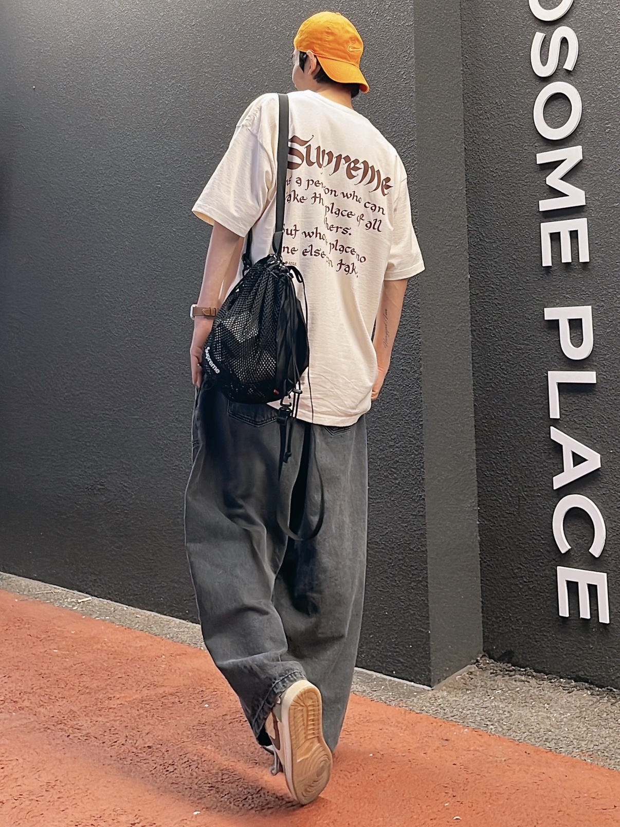 Jordan 1 x Zion Williamson Retro Low OG Flax and Oil Green, Supreme Person T-Shirt Natural - 22SS 착용 스타일 - 1