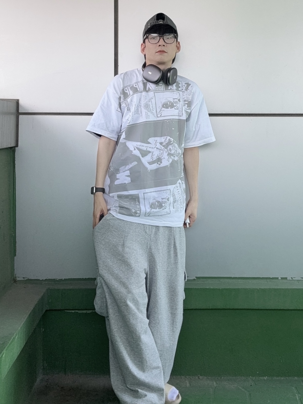 Jordan 1 x Zion Williamson Retro Low OG Flax and Oil Green, Supreme Person T-Shirt Natural - 22SS 착용 스타일 - 2