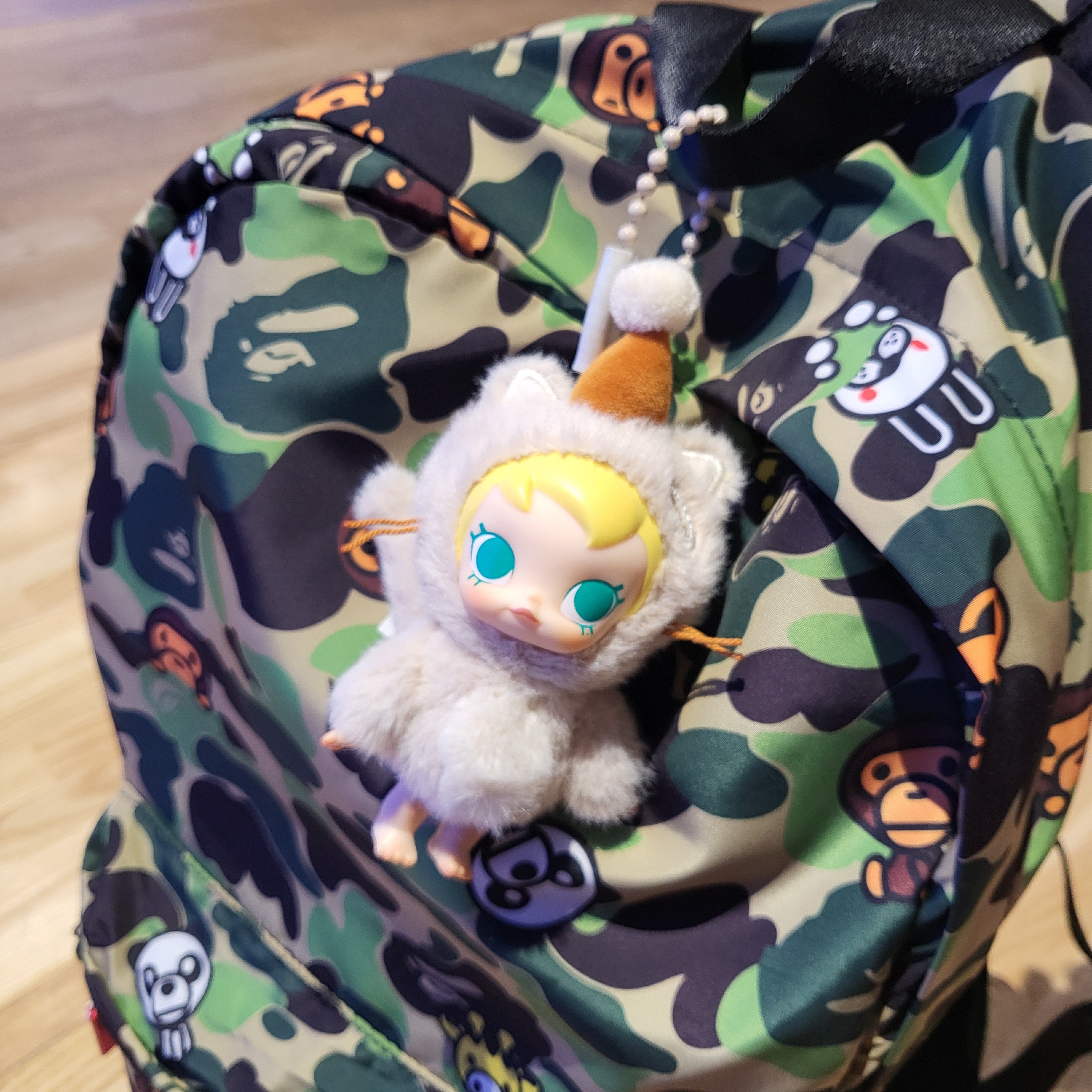 Pop Mart Baby Molly Pocket Friends Series Vinyl Plush Pendant (1 Blind Box) 착용 스타일