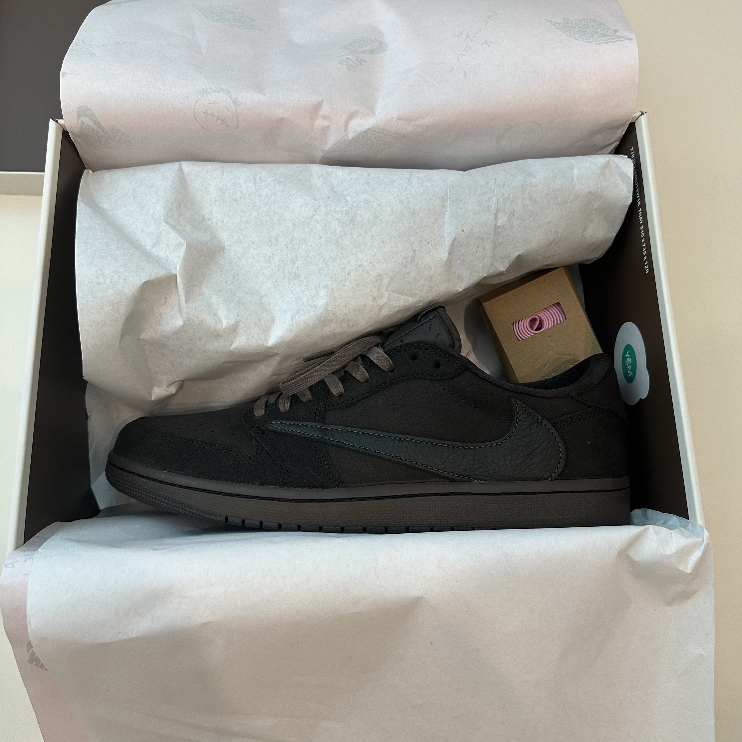 Jordan 1 x Travis Scott Retro Low OG SP Velvet Brown and Dark Mocha 착용 스타일 - 2