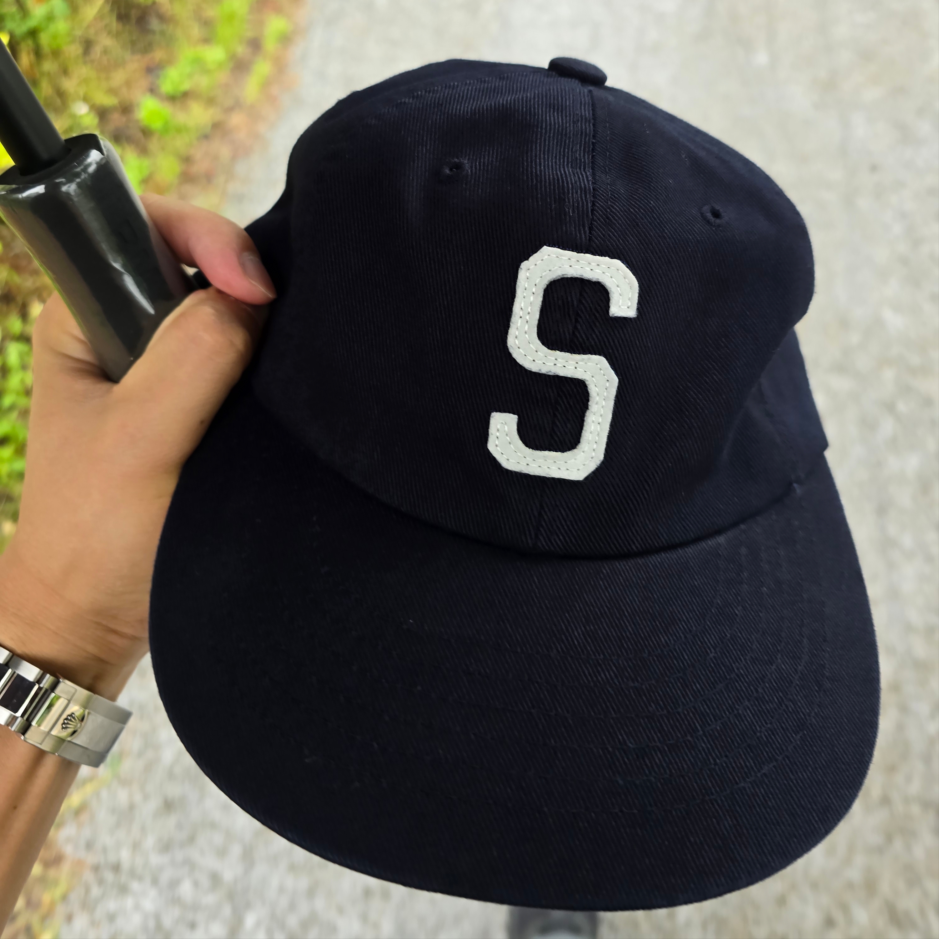 Hello Sunrise S Logo Cotton Relaxed Fit 6Panel Cap Deep Navy 착용 스타일