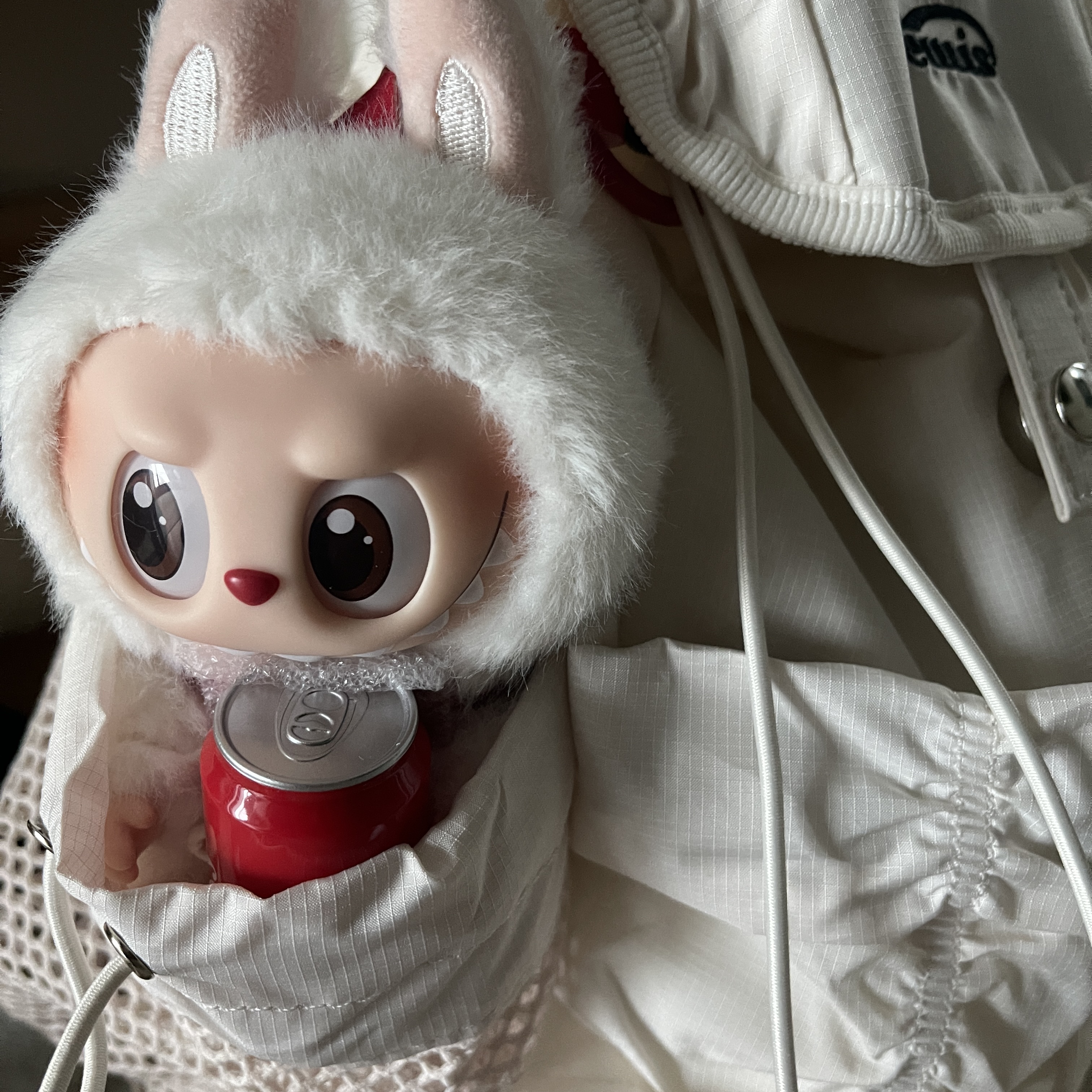 Pop Mart Labubu Coca Cola Series Happy Factor Keyring (Opened Case), Emis Shirring Backpack Ivory 착용 스타일 - 2