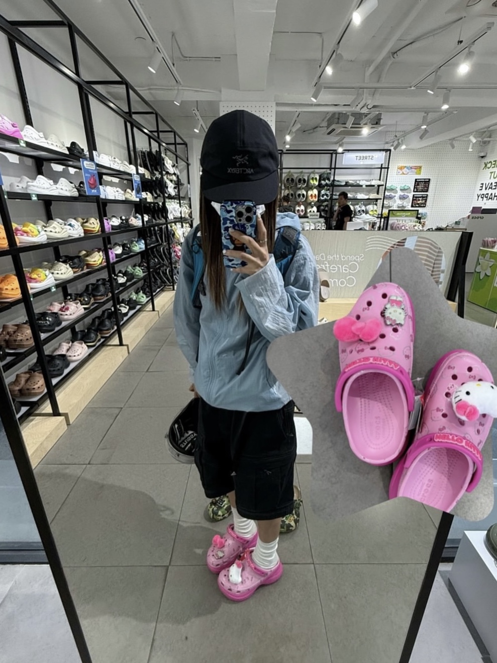 (W) Crocs x Hello Kitty Classic Bae Clog Pink 착용 스타일