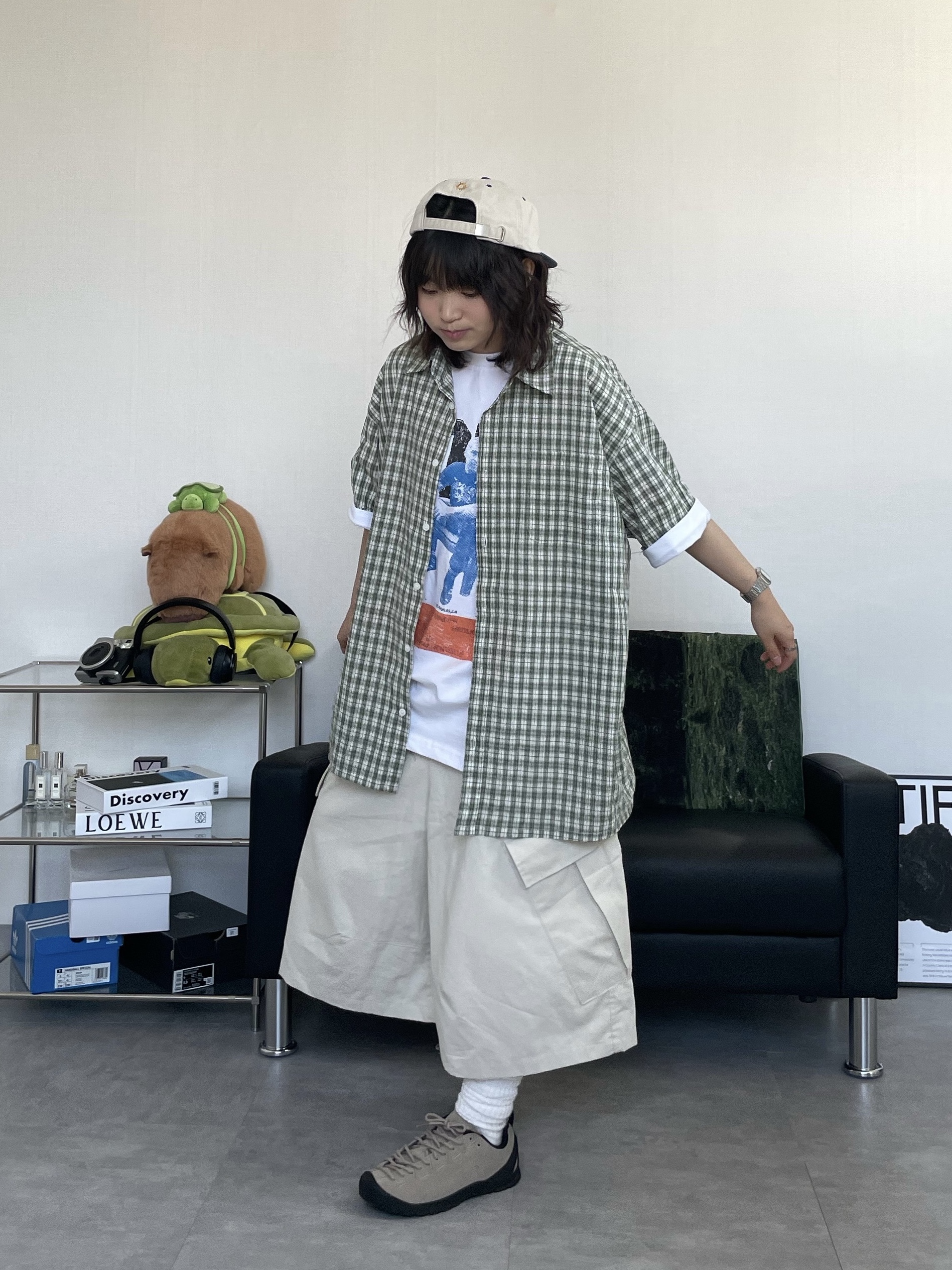 Keen Jasper Suede Sneakers Silver Mink, Hello Sunrise 90s Logo 6Panel Cap Beige & Navy 착용 스타일 - 4