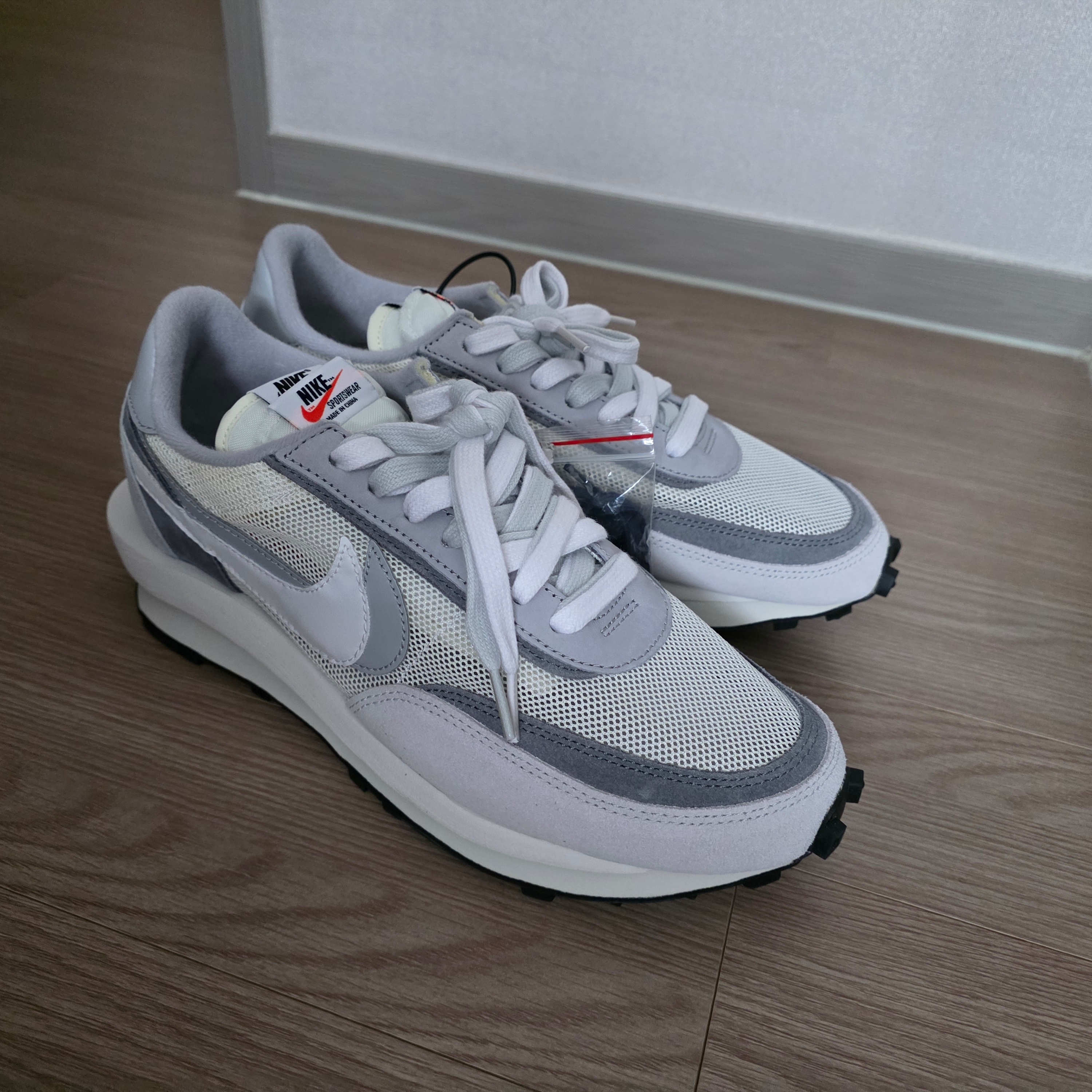 Nike x Sacai LDWaffle Summit White 착용 스타일 - 1