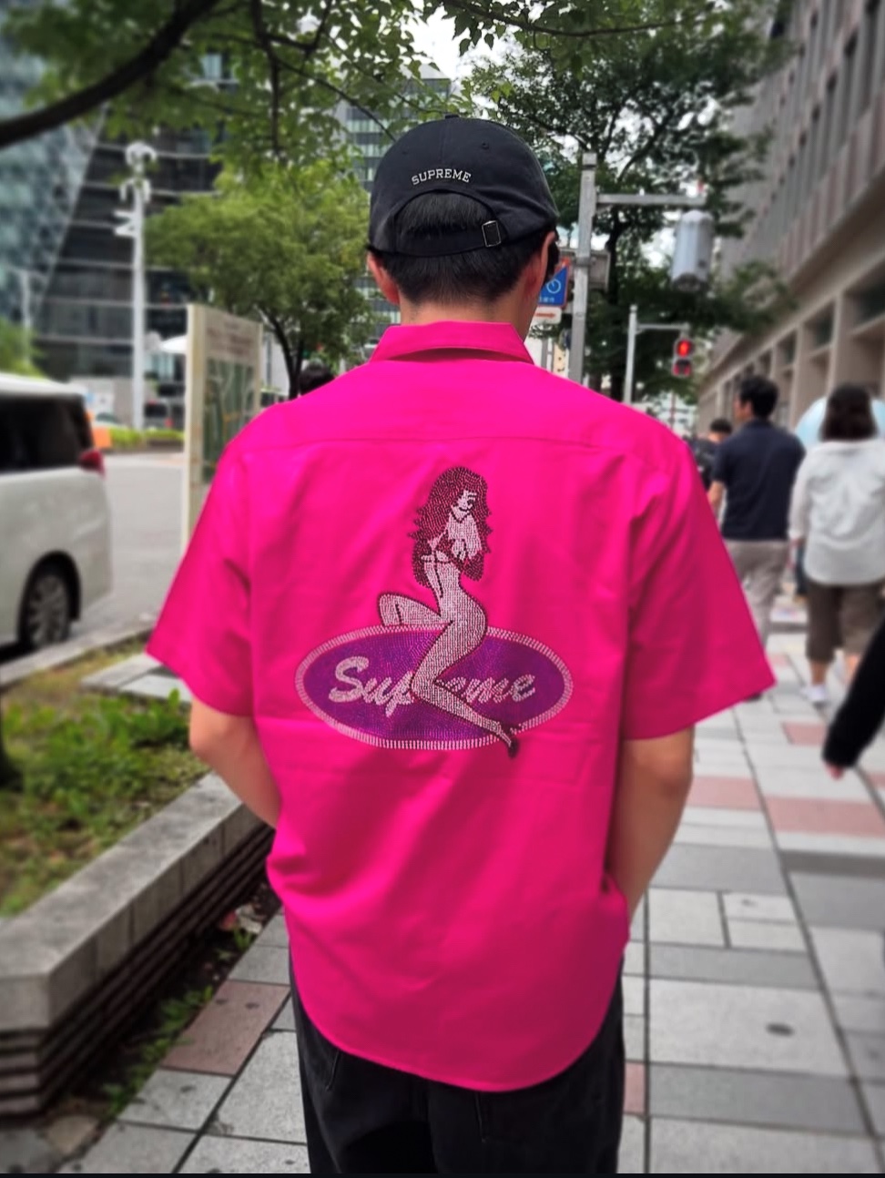 Supreme Rhinestone Pin Up S/S Work Shirt Black - 25SS, Supreme Rhinestone Pin Up S/S Work Shirt Work Green - 25SS 착용 스타일 - 2