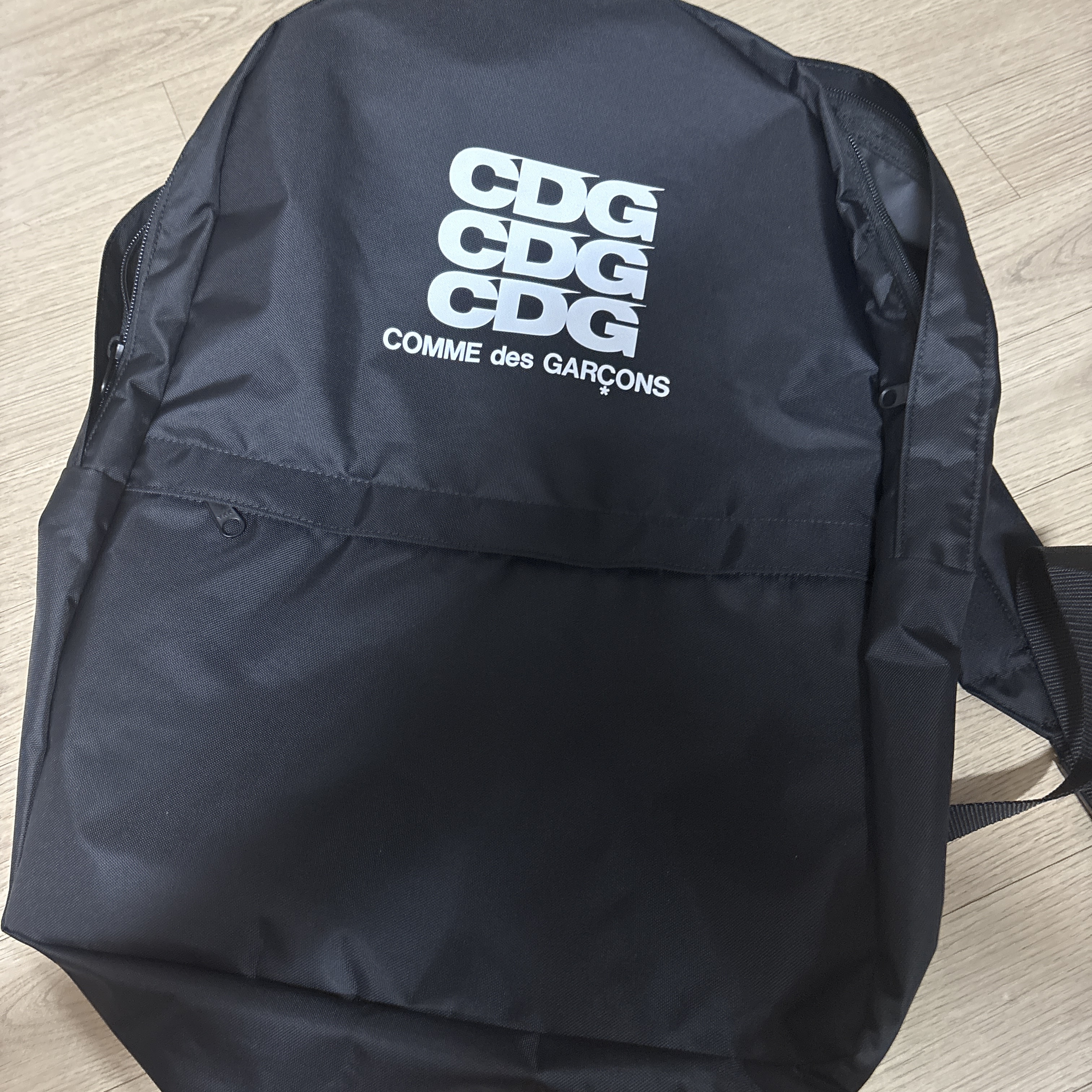 CDG Backpack Black 착용 스타일