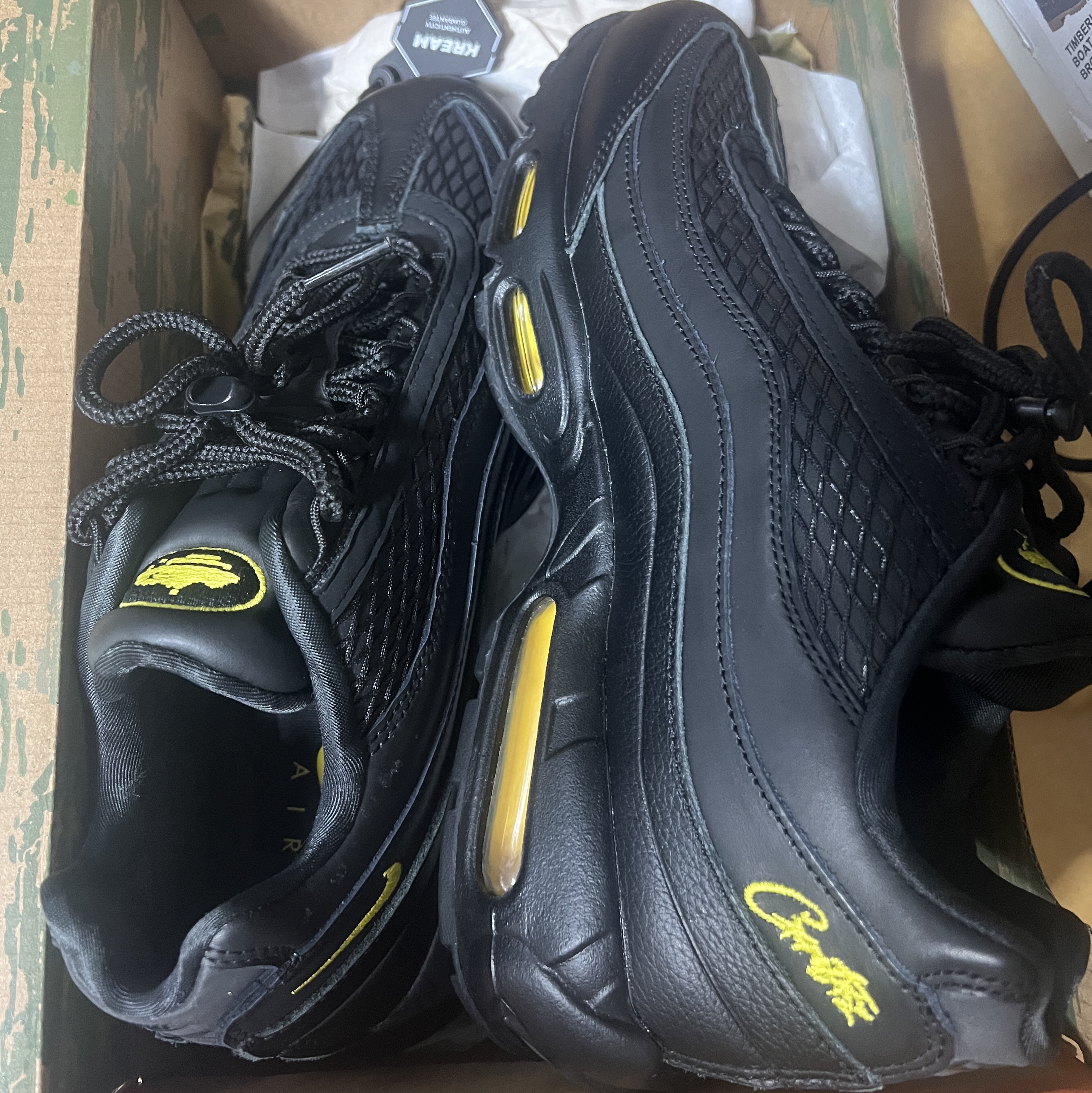 Nike x Corteiz Air Max 95 Black and Tour Yellow 착용 스타일